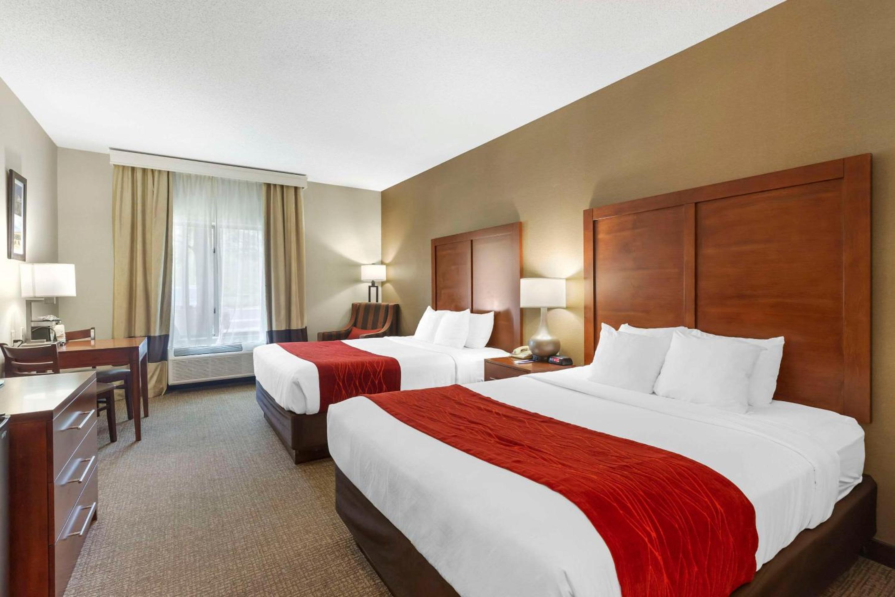 Queen Suite with Two Queen Beds - Non-Smoking - Photo 1