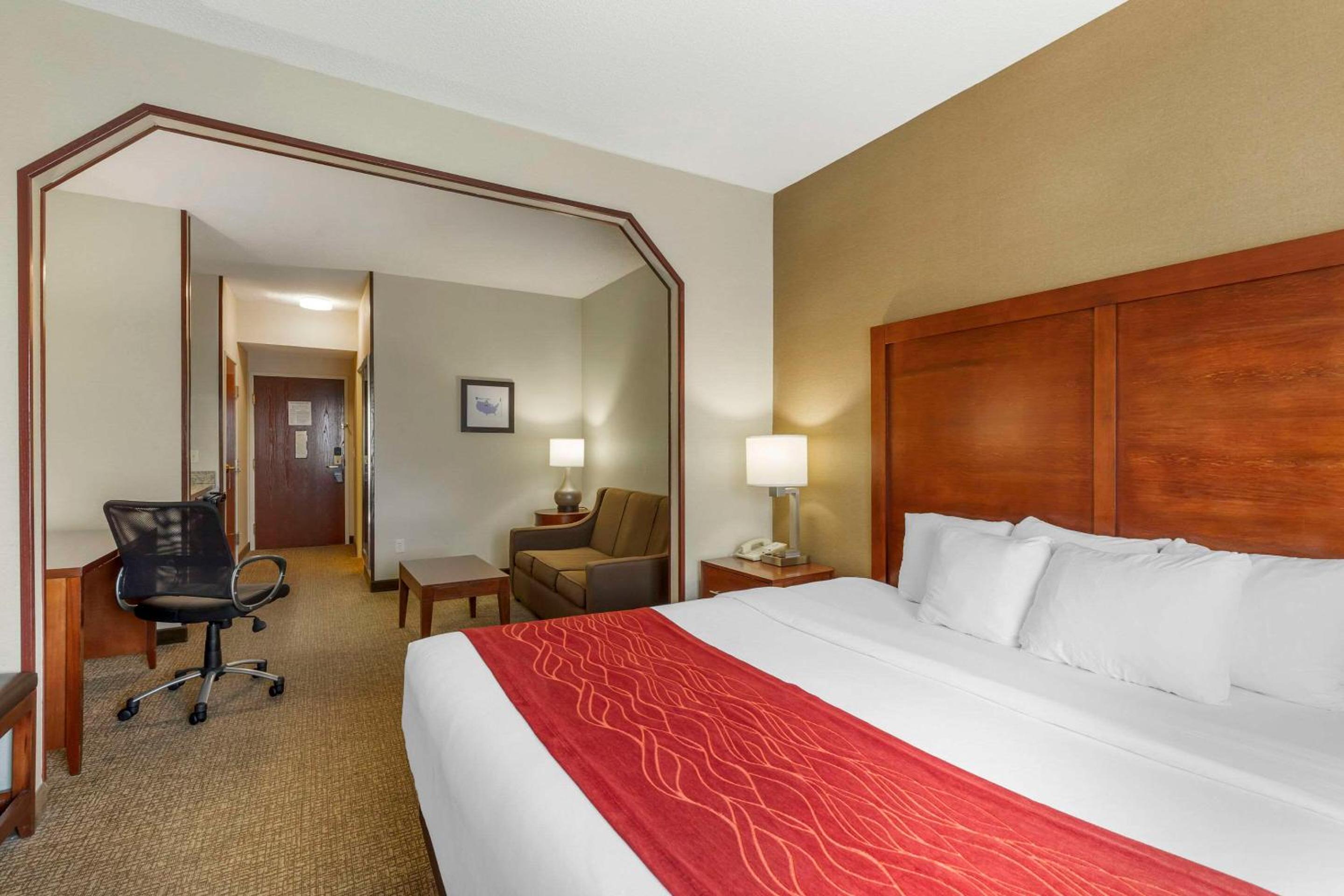 King Suite - Non-Smoking - Photo 1
