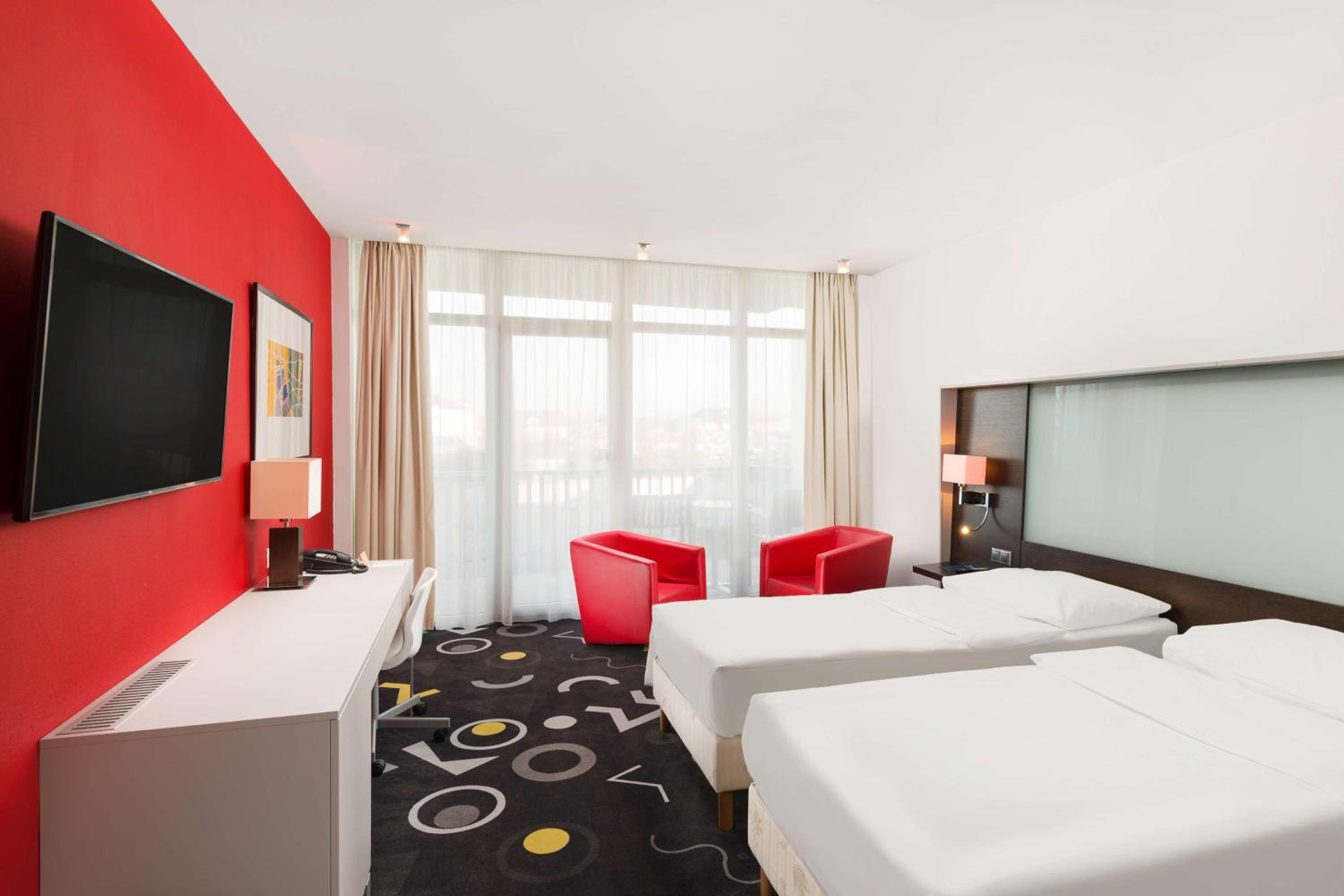 Standard Guest Room - Photo 9