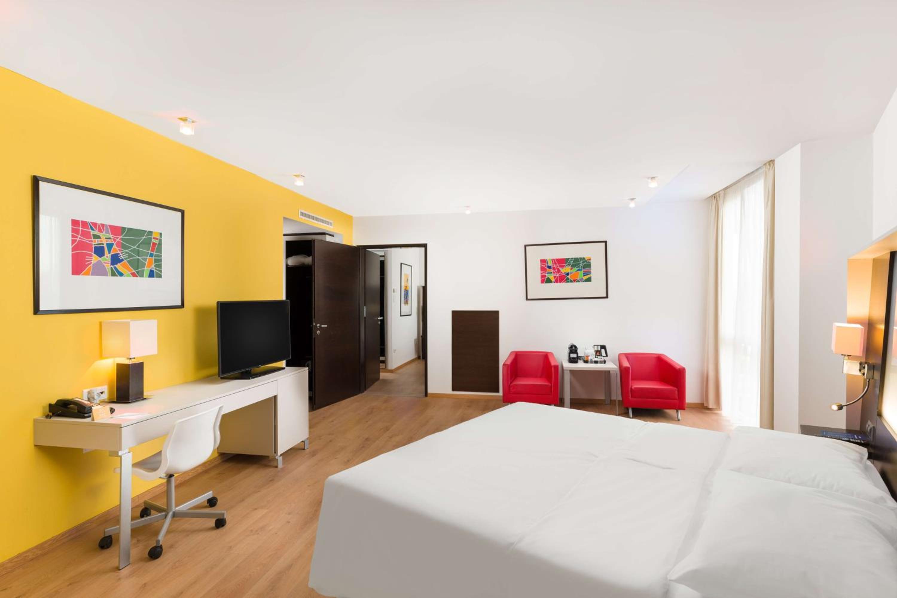 Standard Guest Room - Photo 7