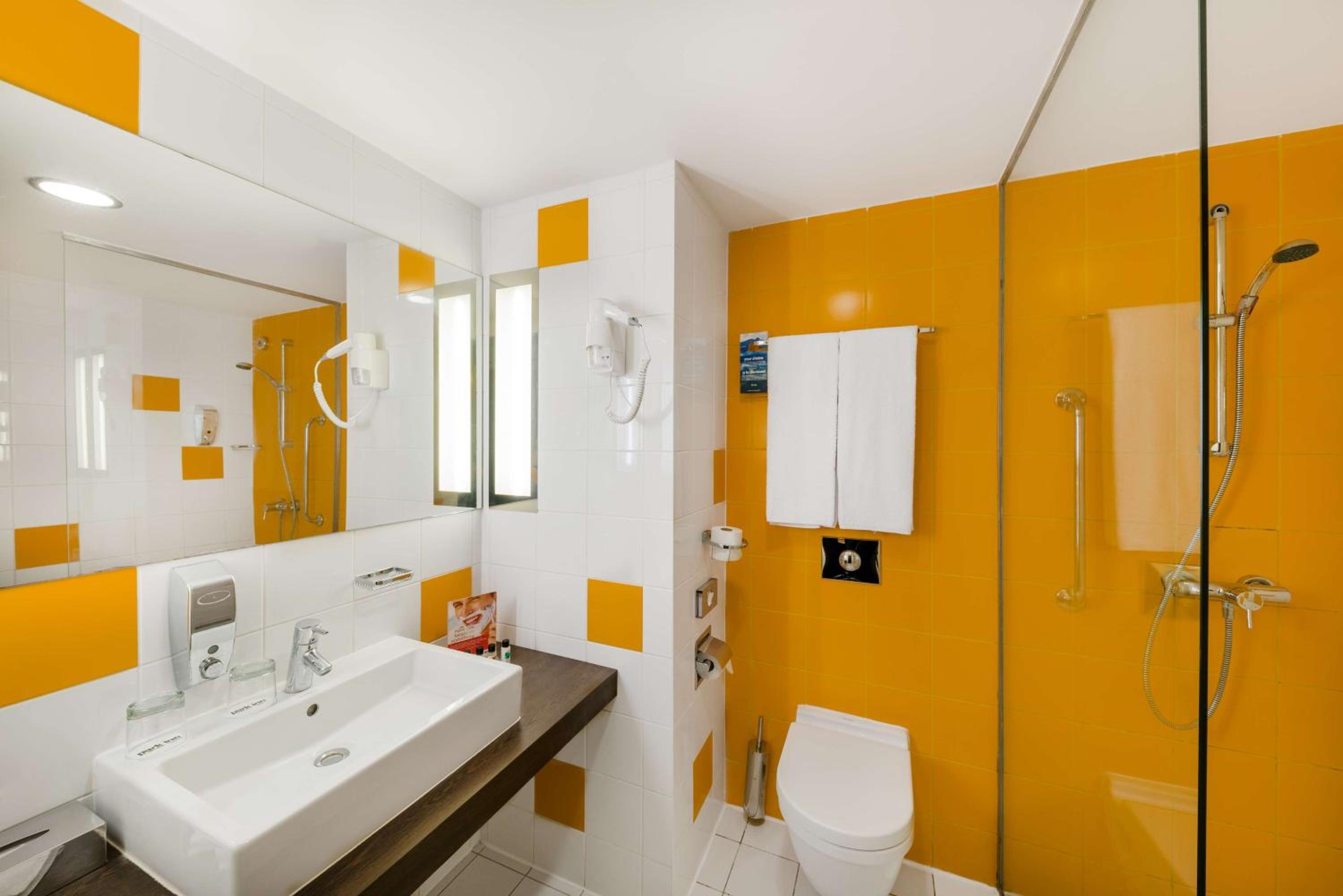 Standard Guest Room - Photo 3