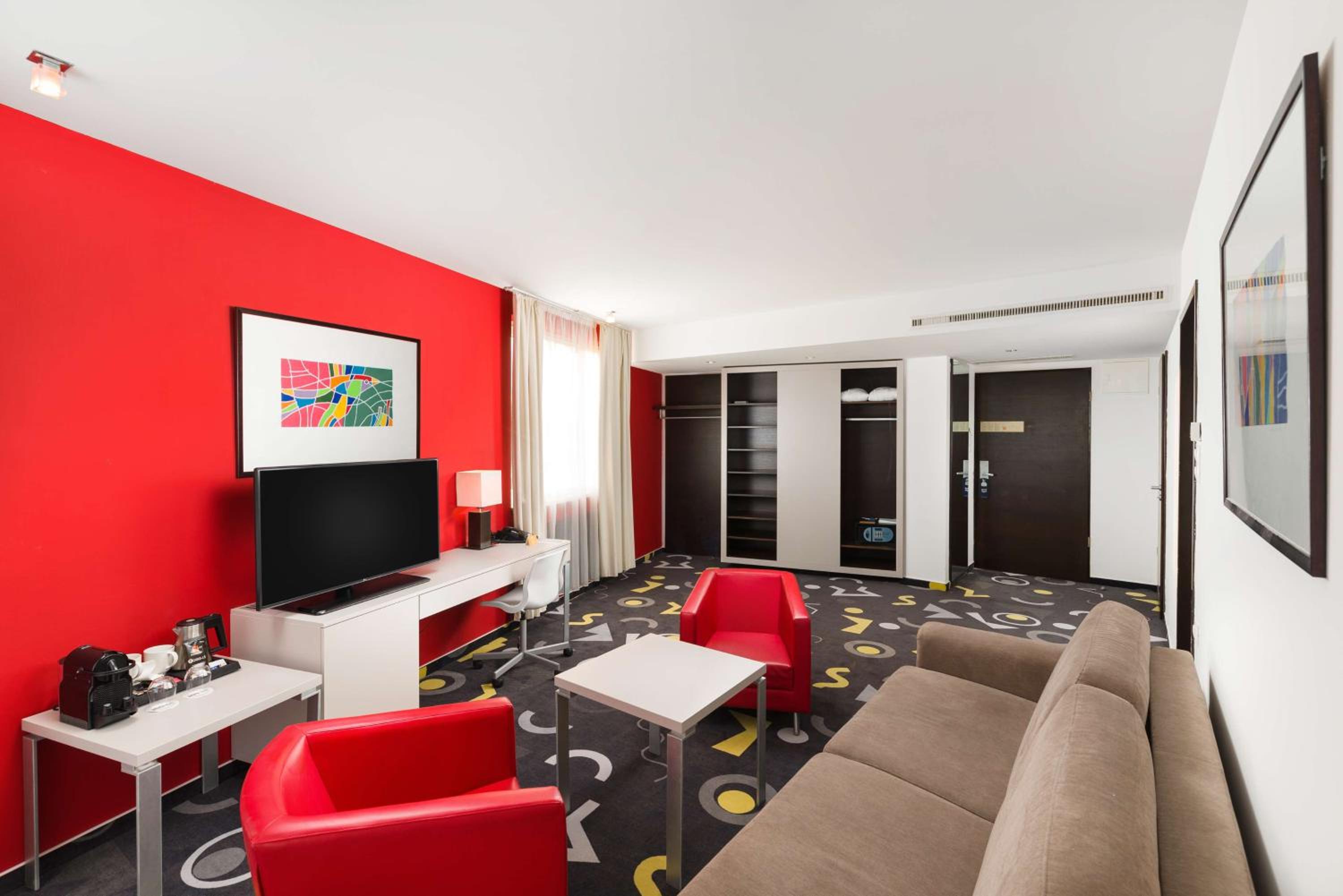 One-Bedroom Suite photo 2