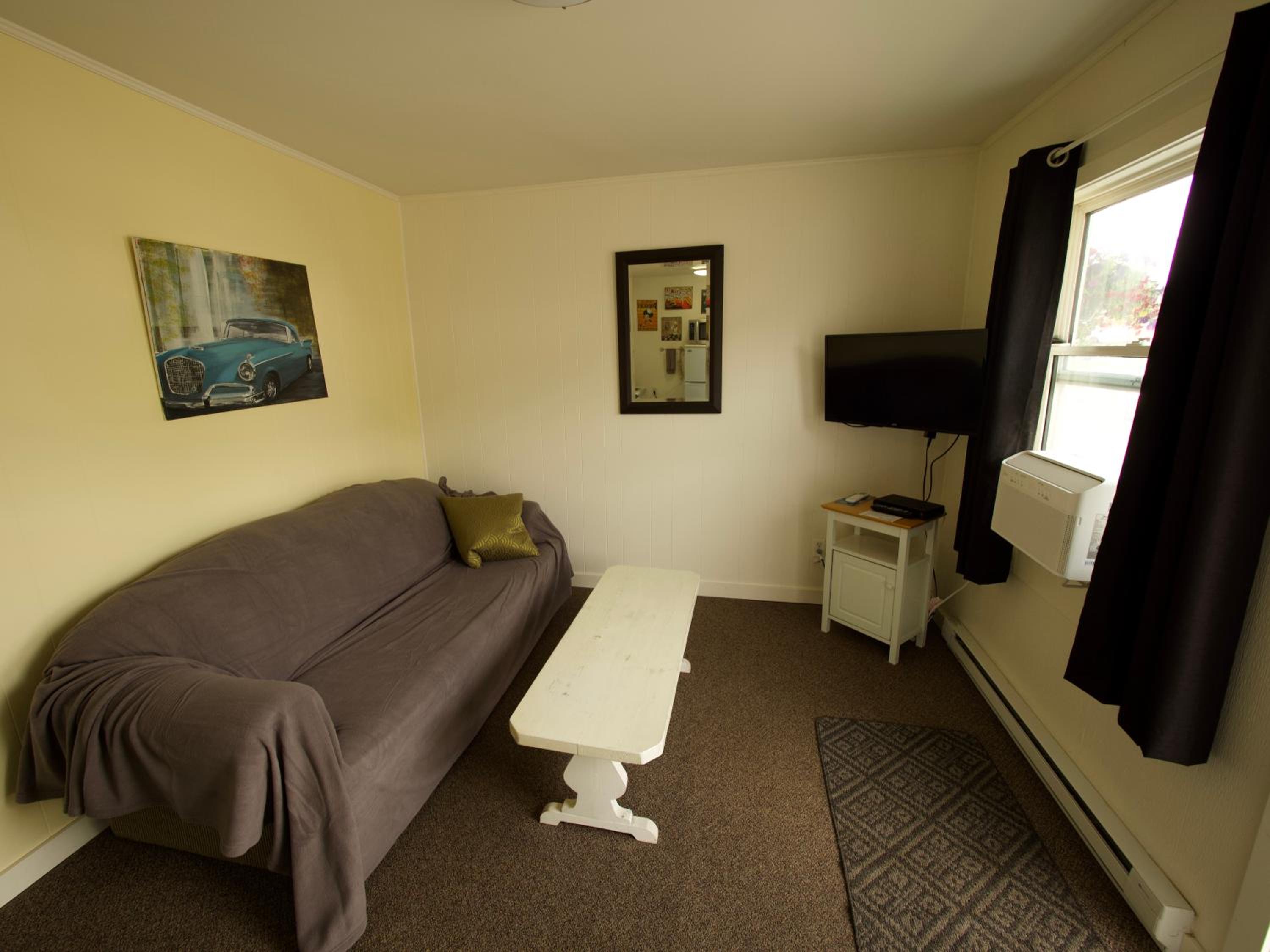 Deluxe King Suite - Photo 4