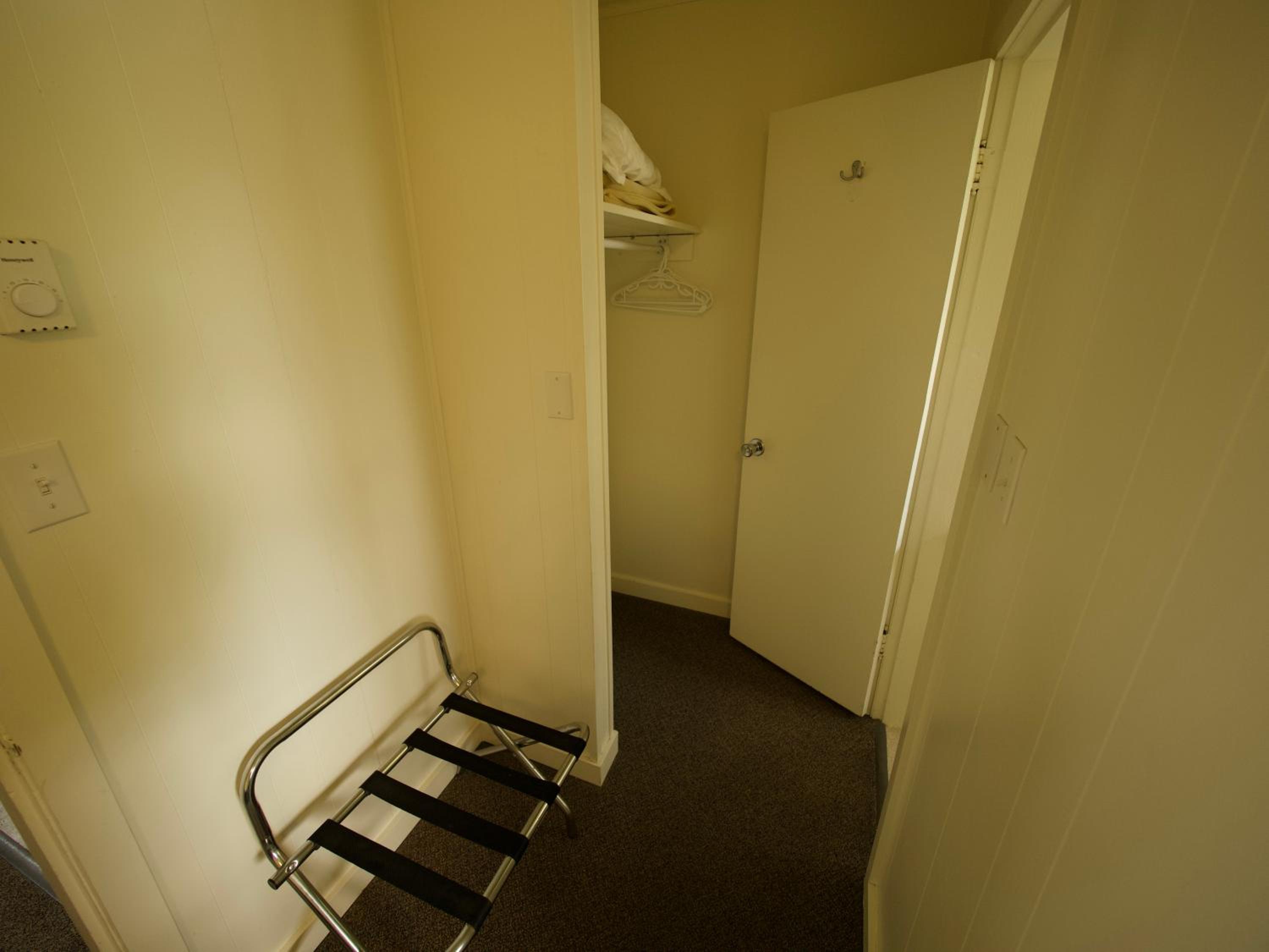 Deluxe King Suite - Photo 5