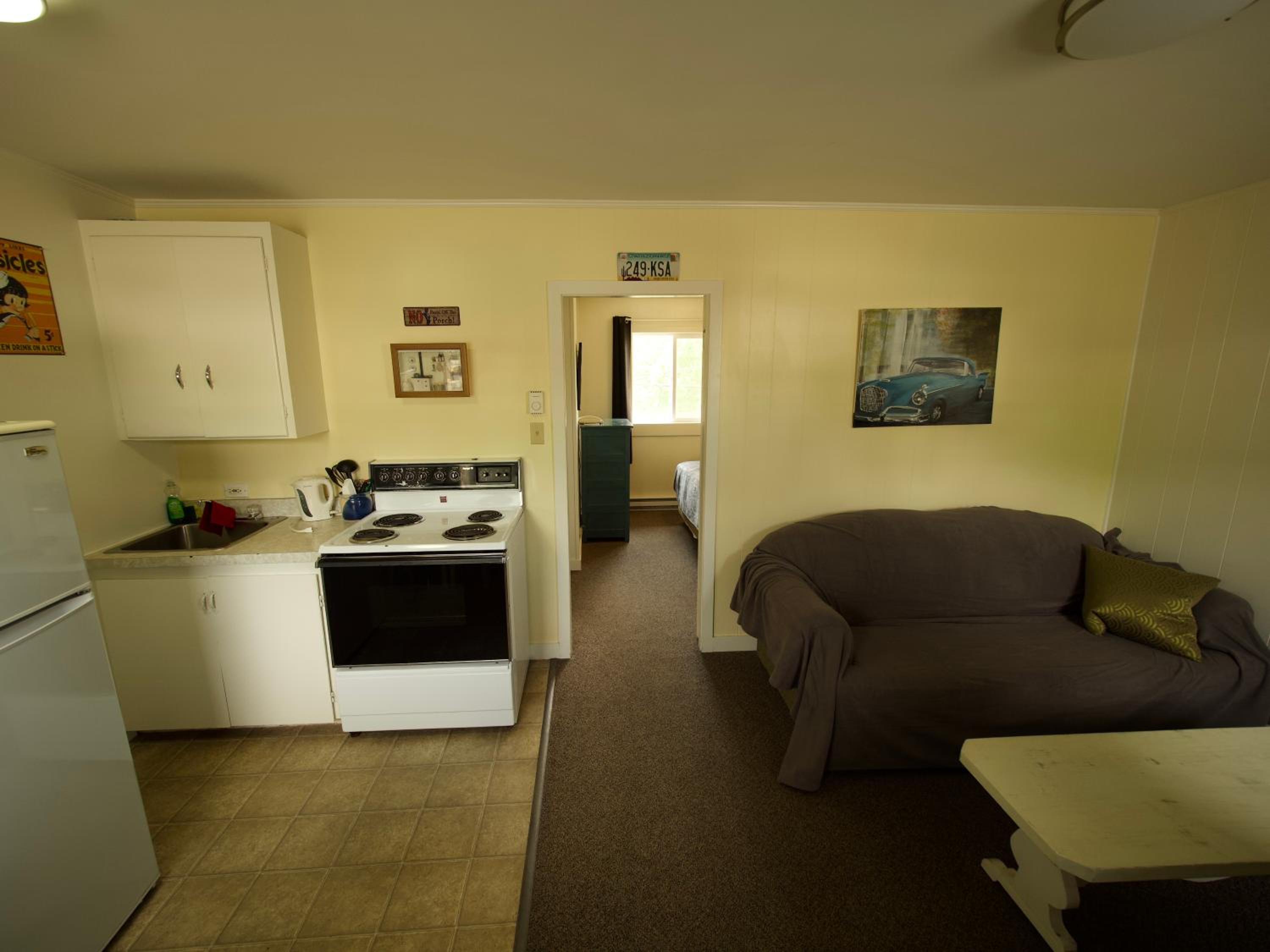 Deluxe King Suite - Photo 2