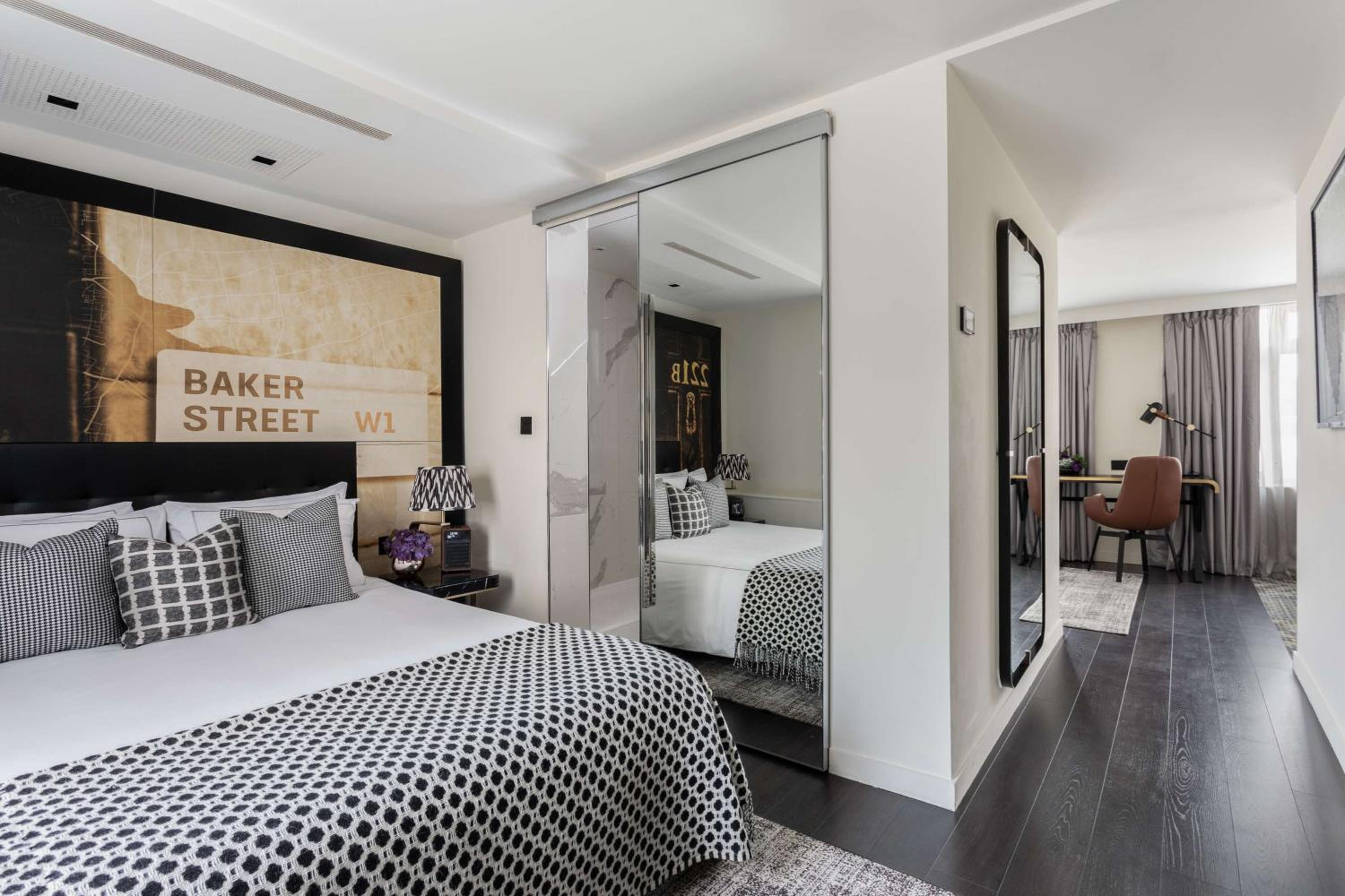 Chiltern Townhouse King Suite (2 Adults + 2 Children)