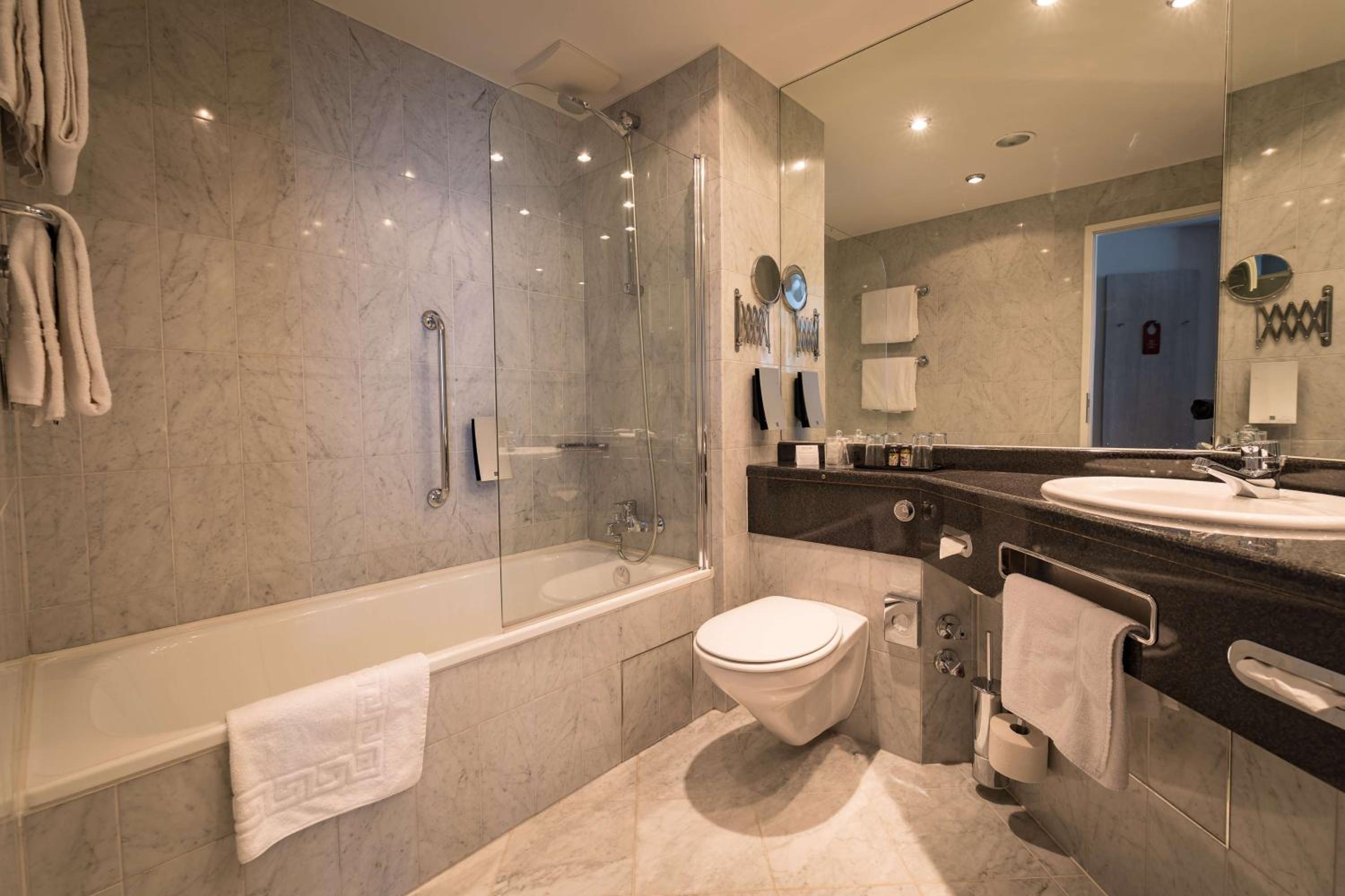 Double Room - Disability Access photo 3