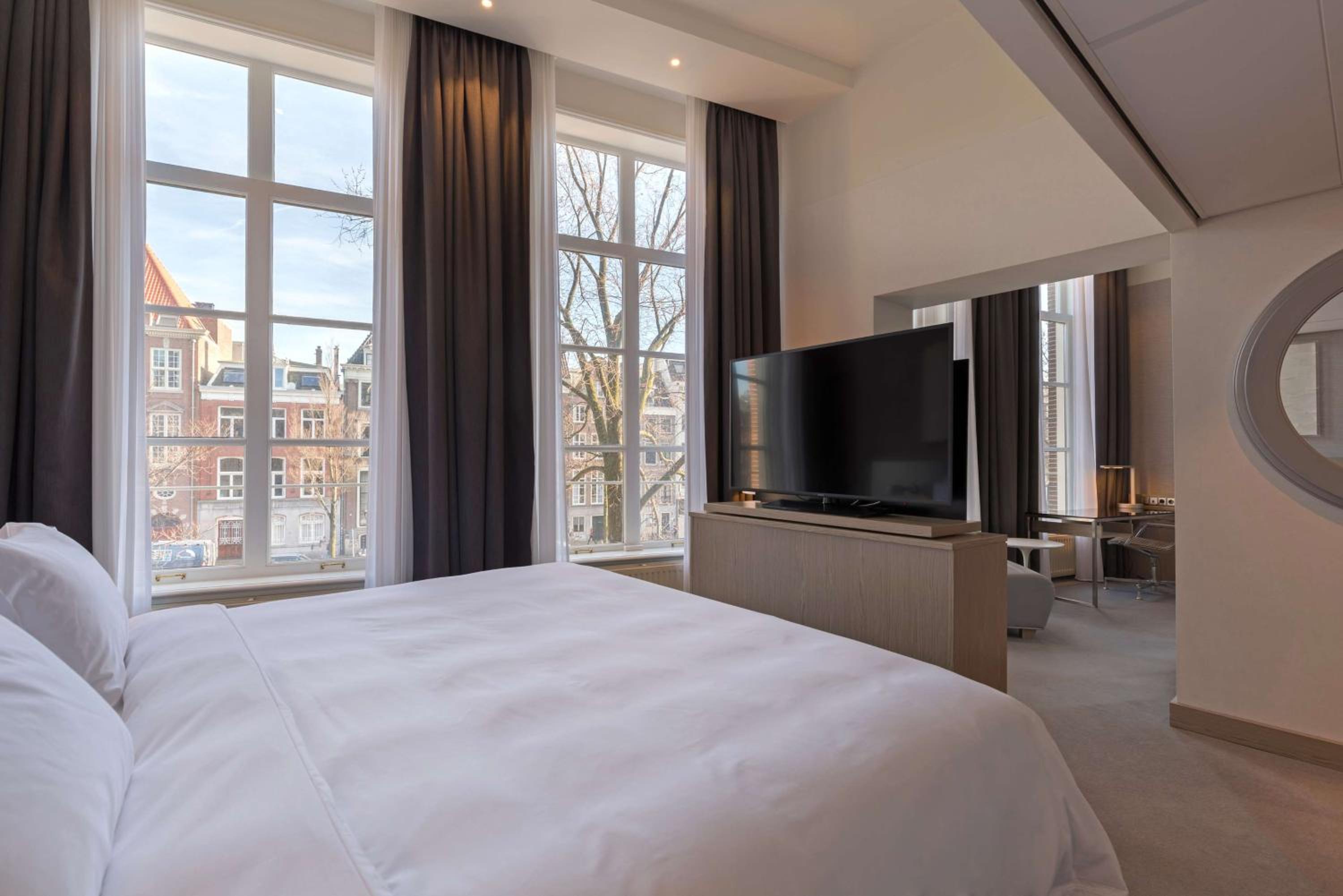 Premium Double or Twin Room with Canal View - Photo 1