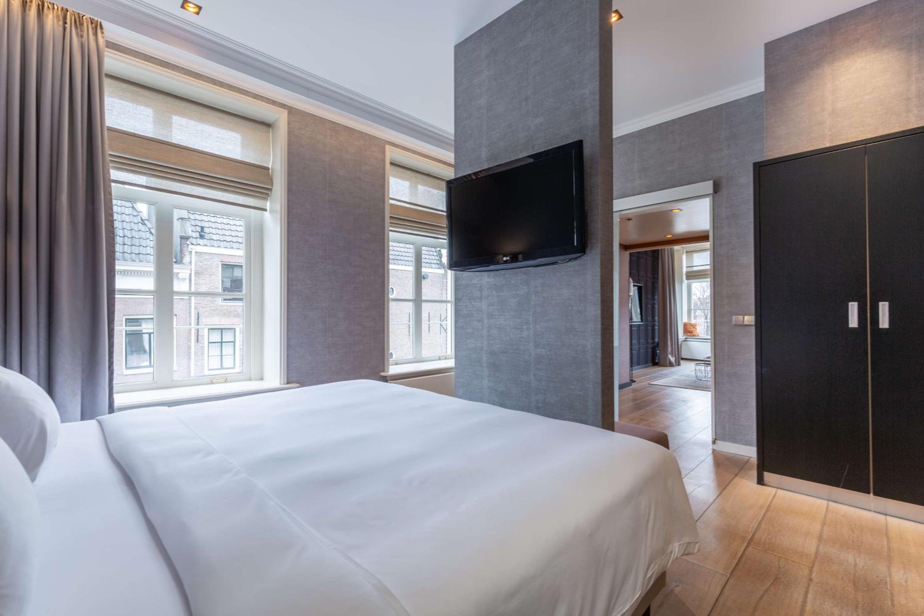 Ruyschen Suite with Canal View - Photo 2