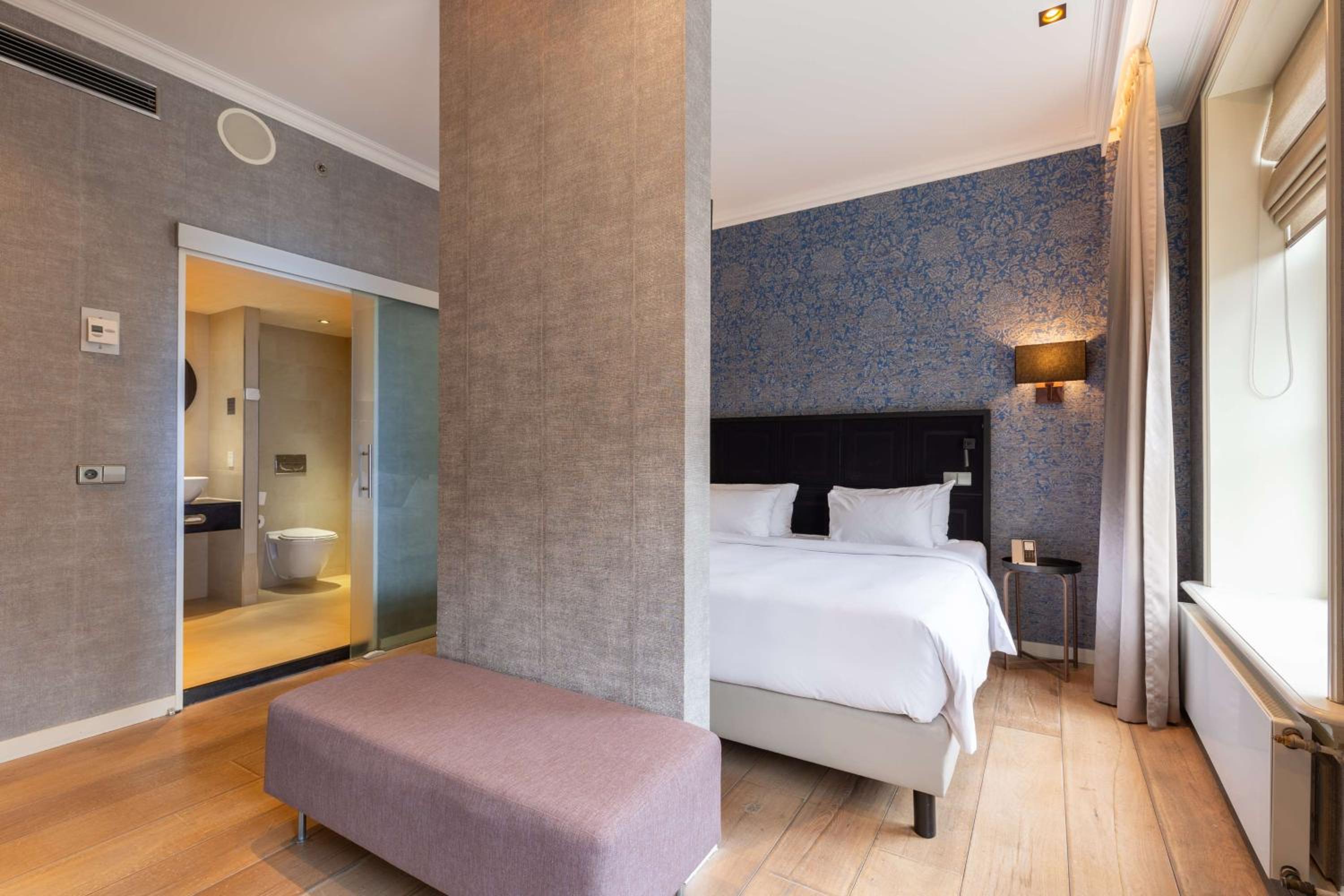 Ruyschen Suite with Canal View - Photo 7