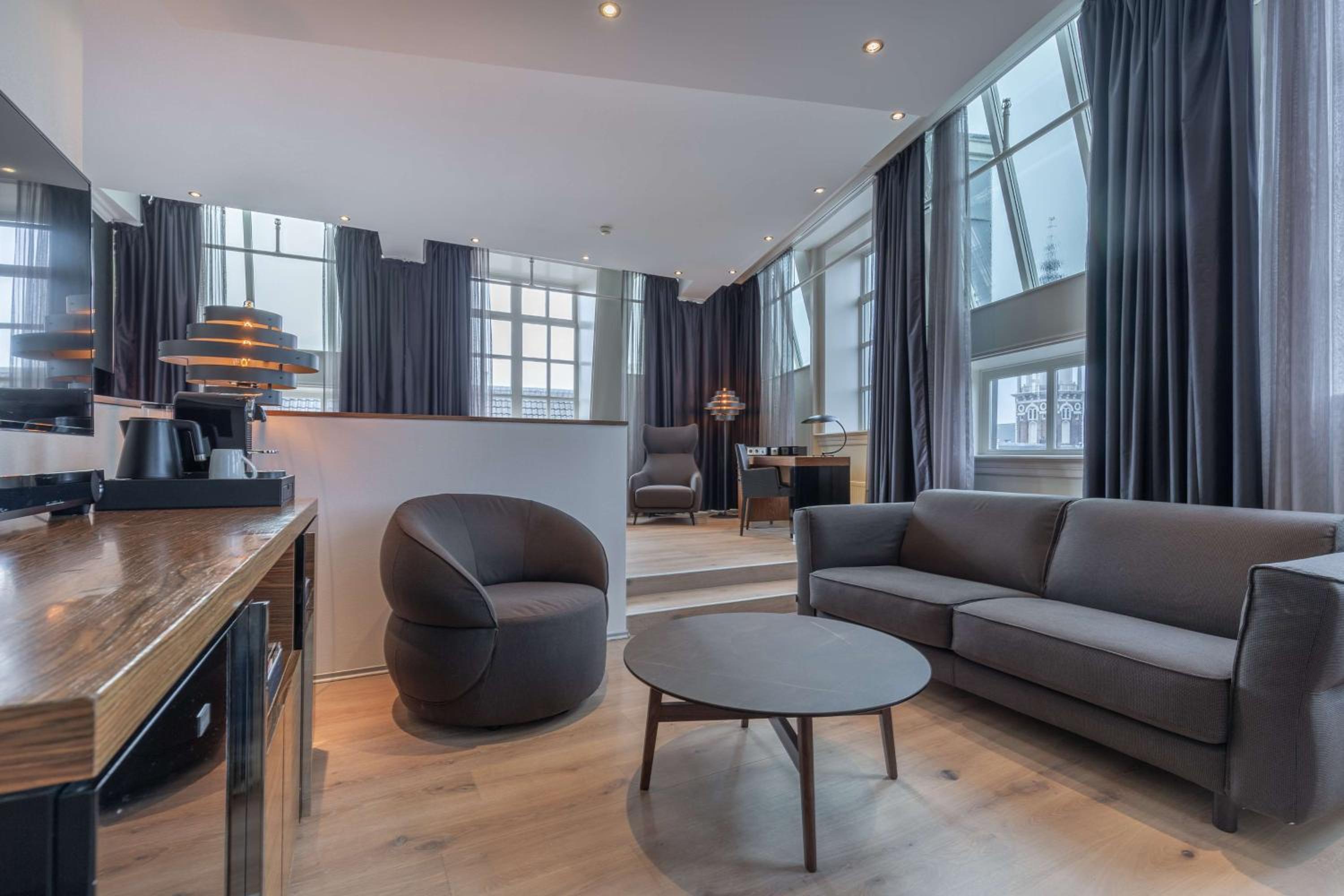 New Amsterdam Suite with Canal View - Photo 1