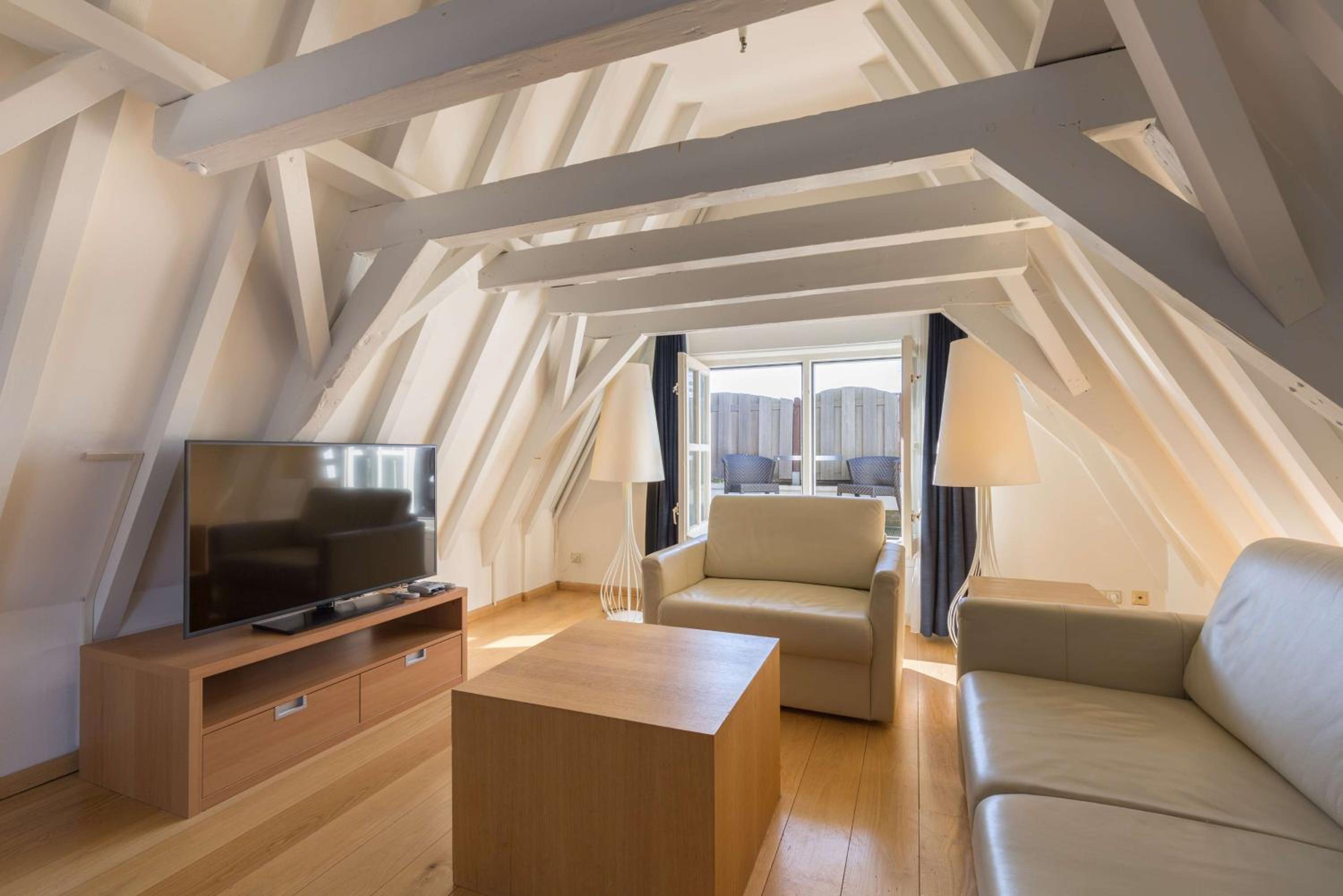 Mezzanine Suite with Terrace - Photo 4
