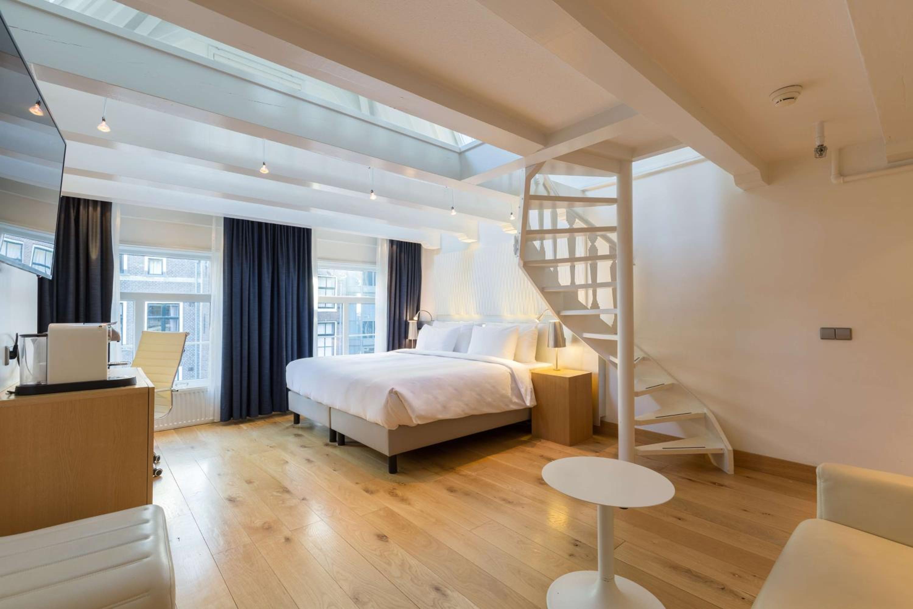 Mezzanine Suite with Terrace - Photo 5