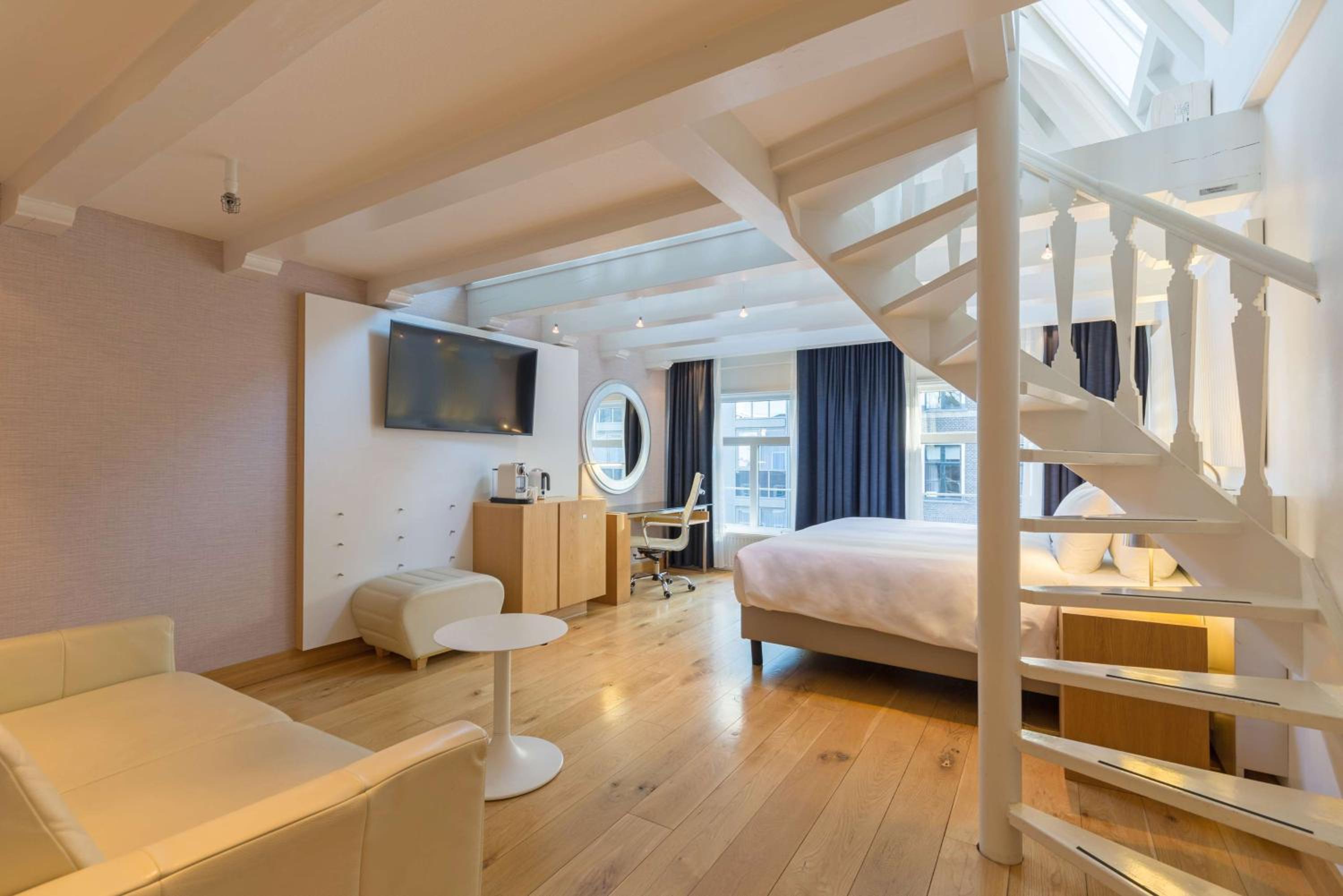 Mezzanine Suite with Terrace - Photo 1