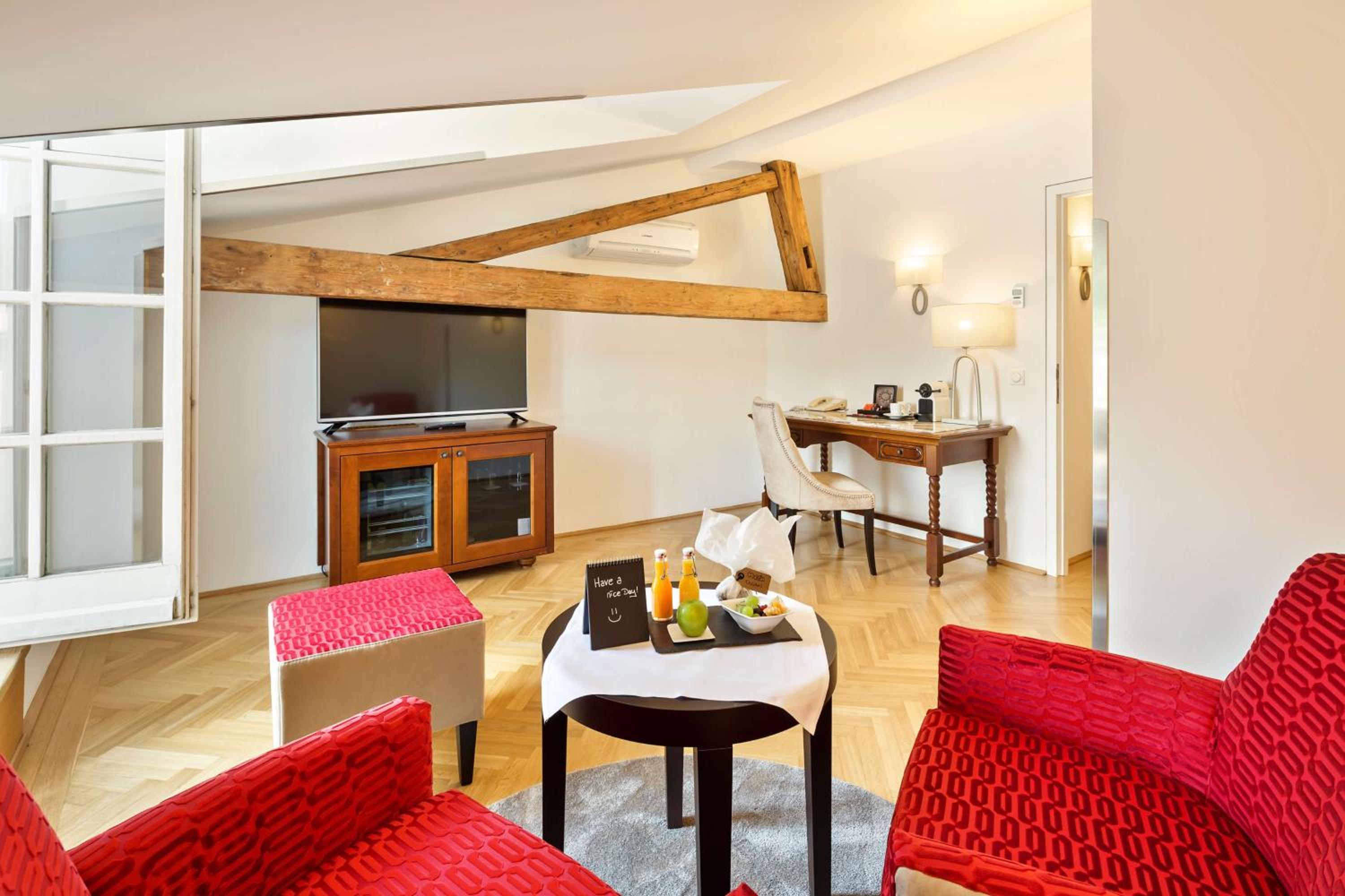 One-Bedroom Suite - Photo 21