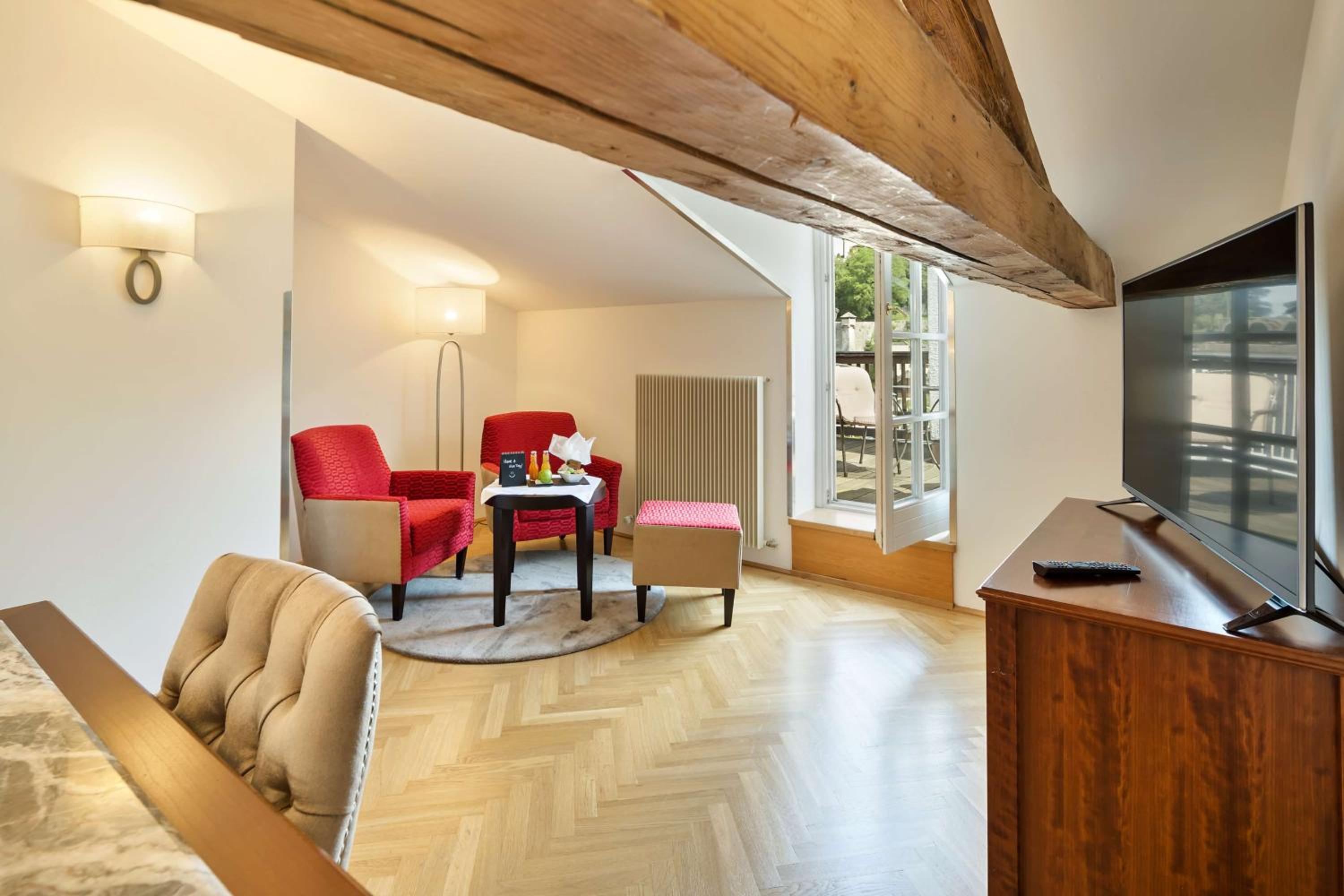 One-Bedroom Suite - Photo 3