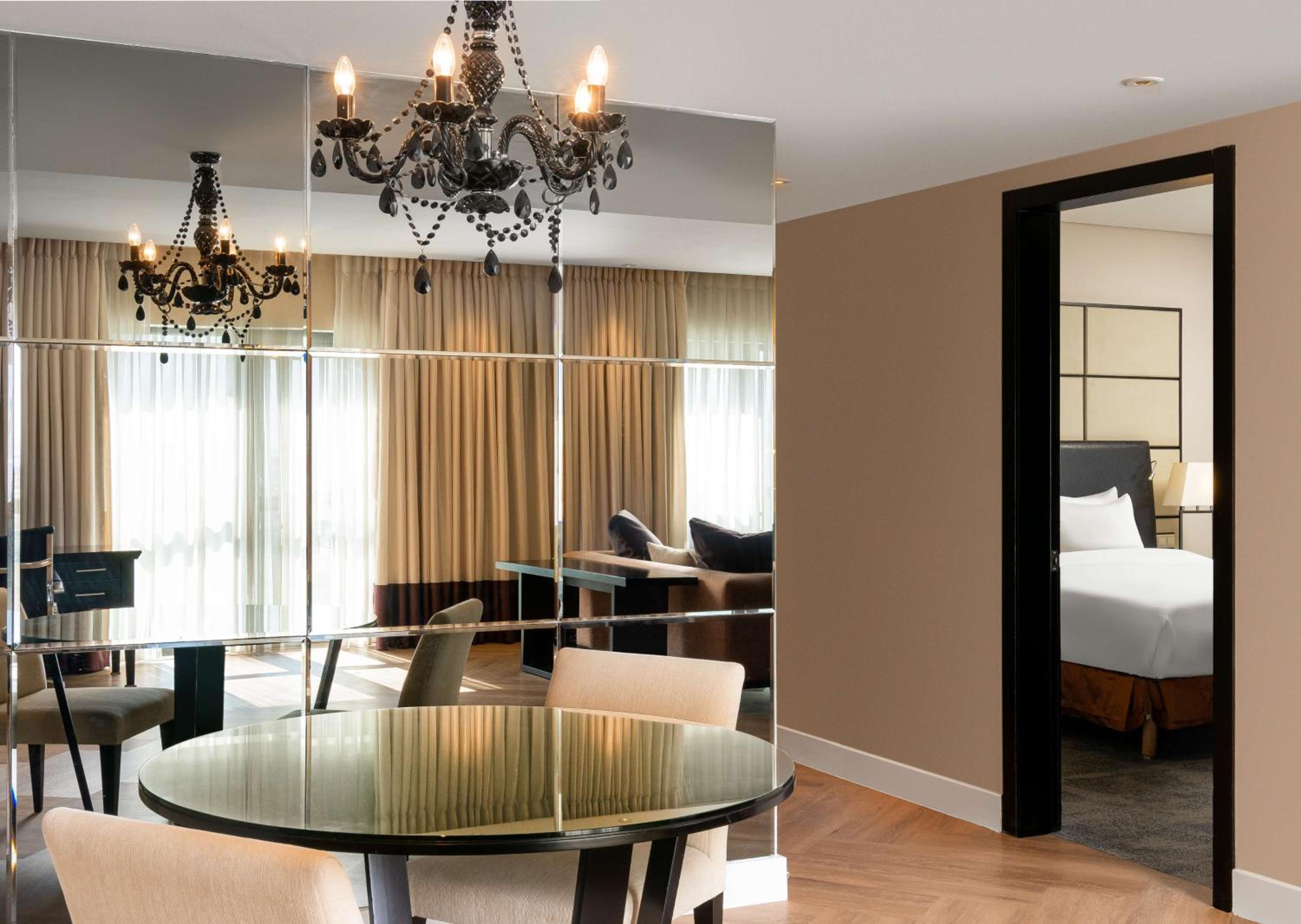 Suite with Lounge Access - Photo 4