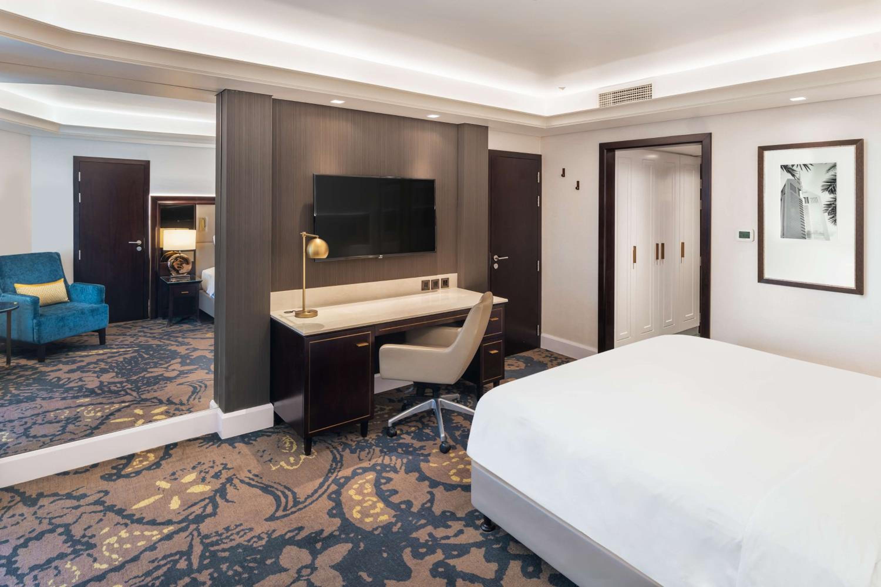 Executive Room with Lounge Access and Balcony - Creek View — photo 5
