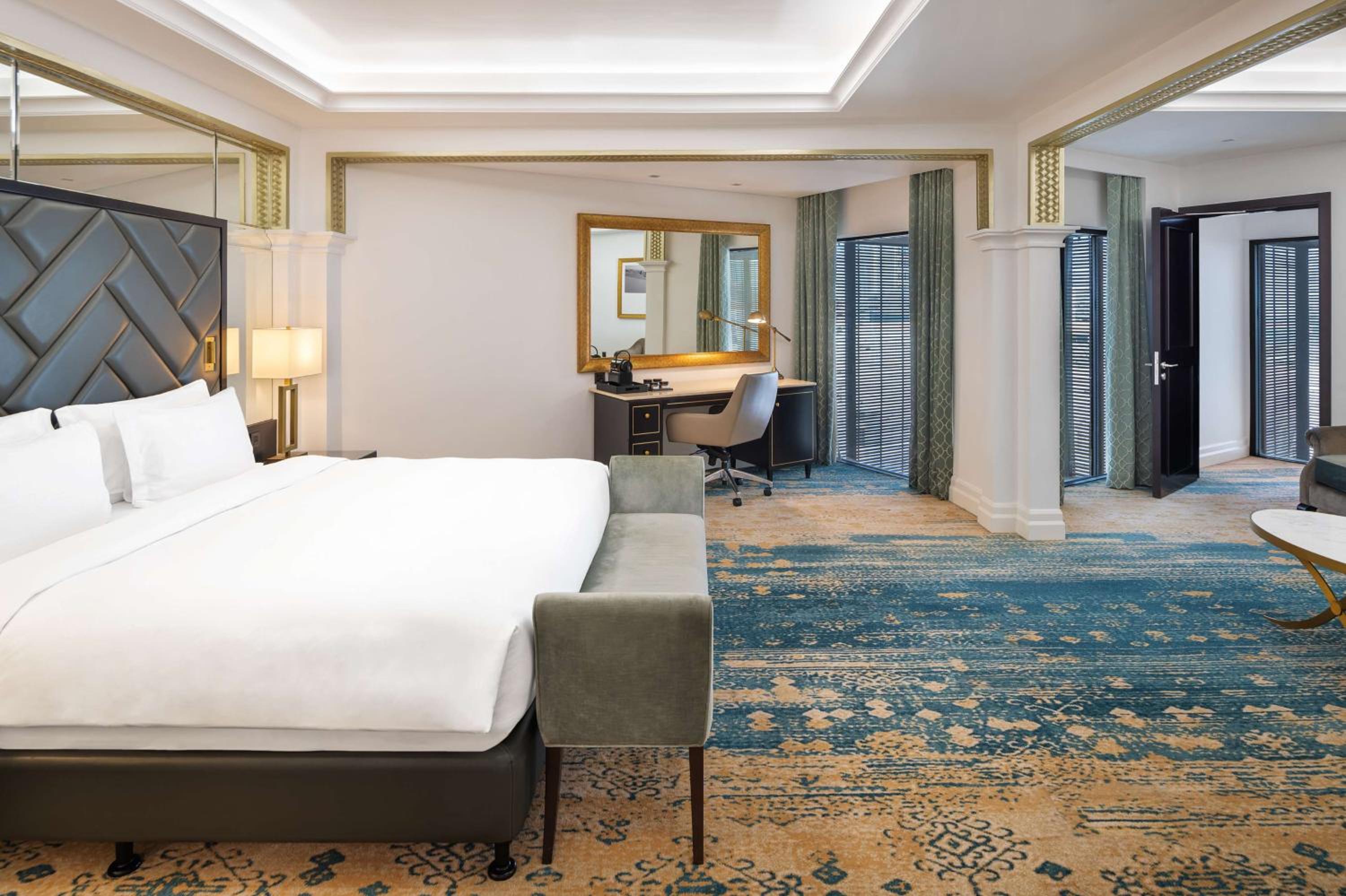 Presidential Suite with Lounge Access - Creek View photo 3