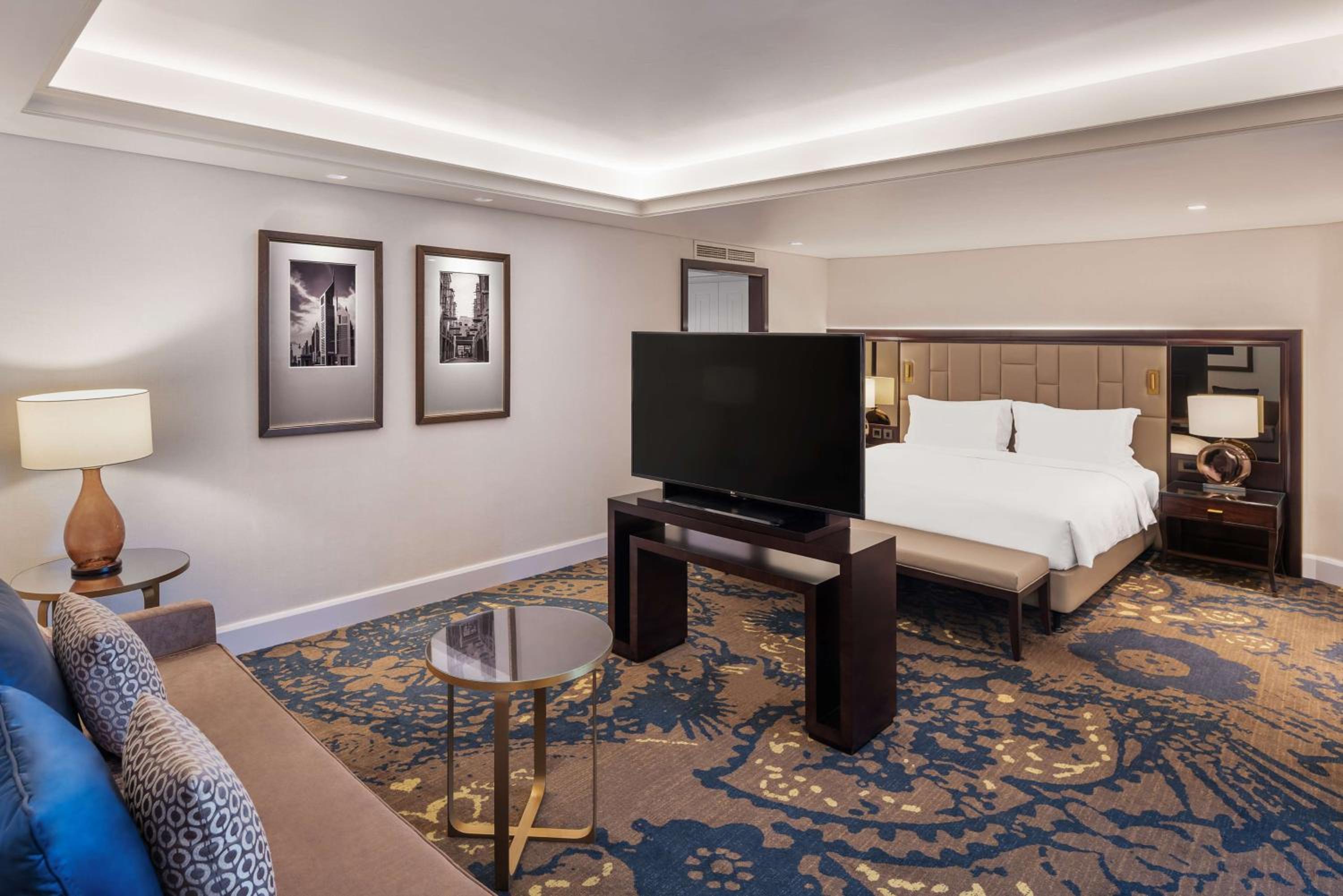 Suite with Lounge Access and Balcony - Creek View photo 2