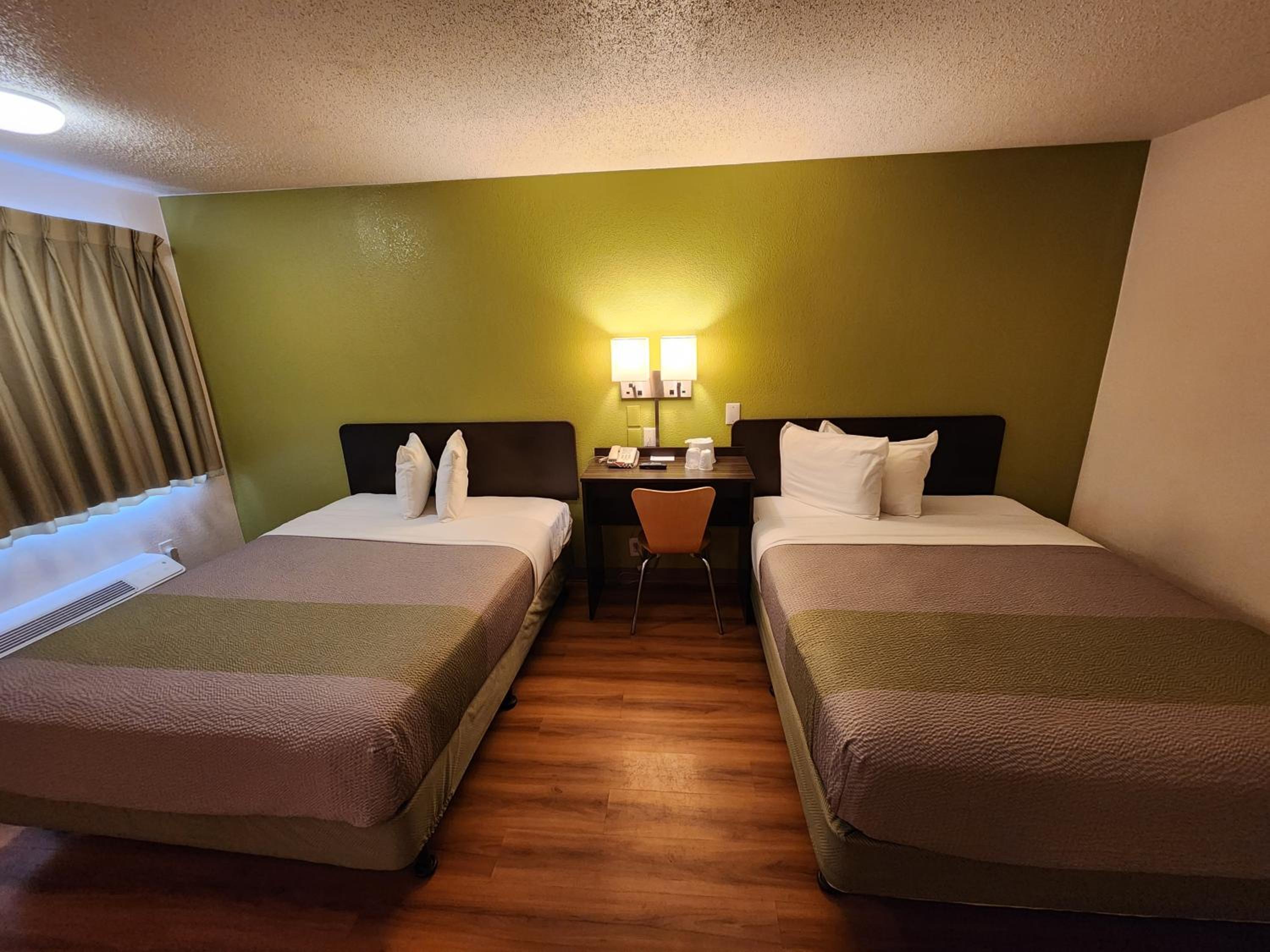 2 Queen Beds | ADA/RI Shower/Micfridge photo 1