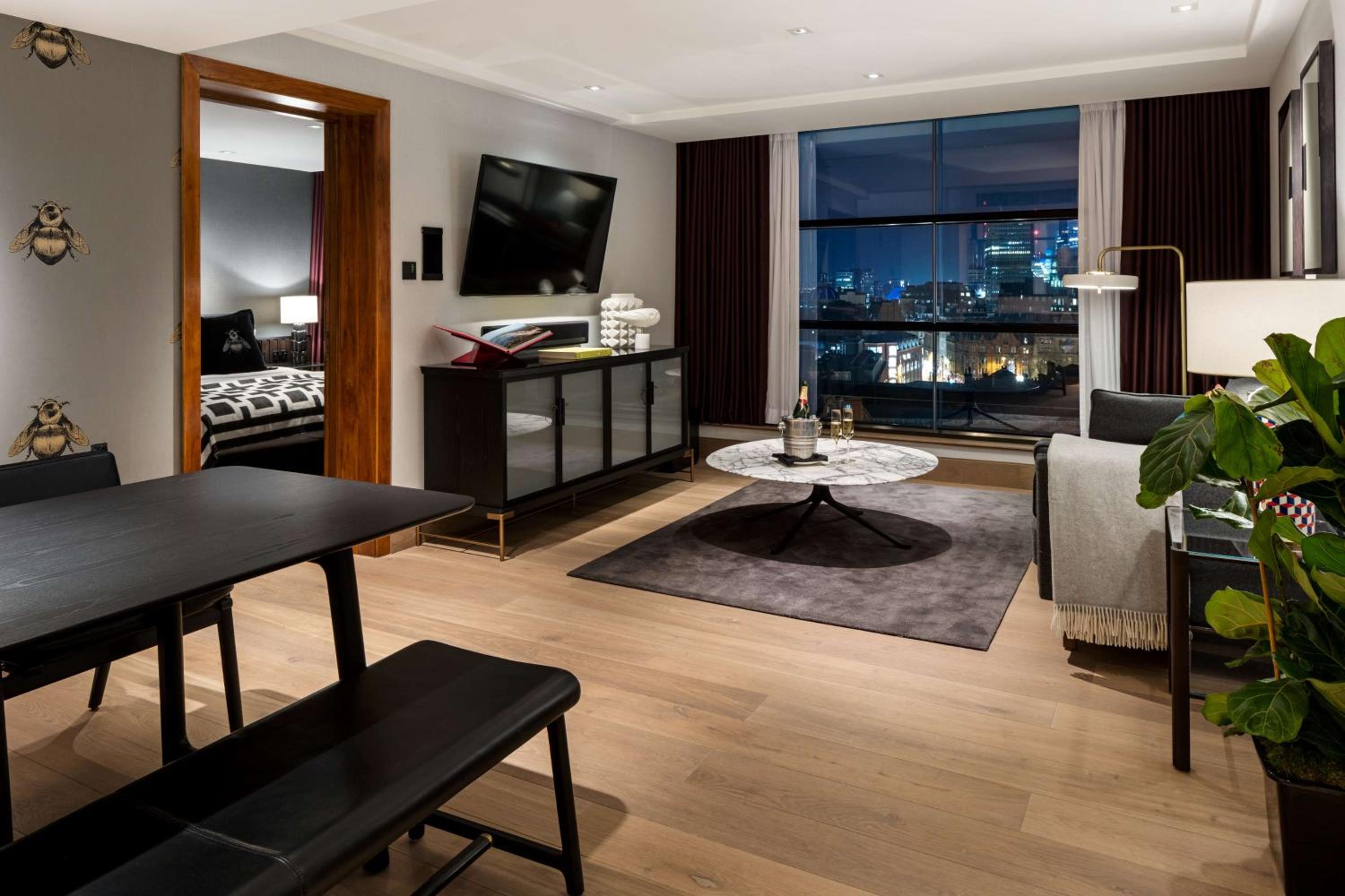 One-Bedroom Penthouse Suite - Photo 1