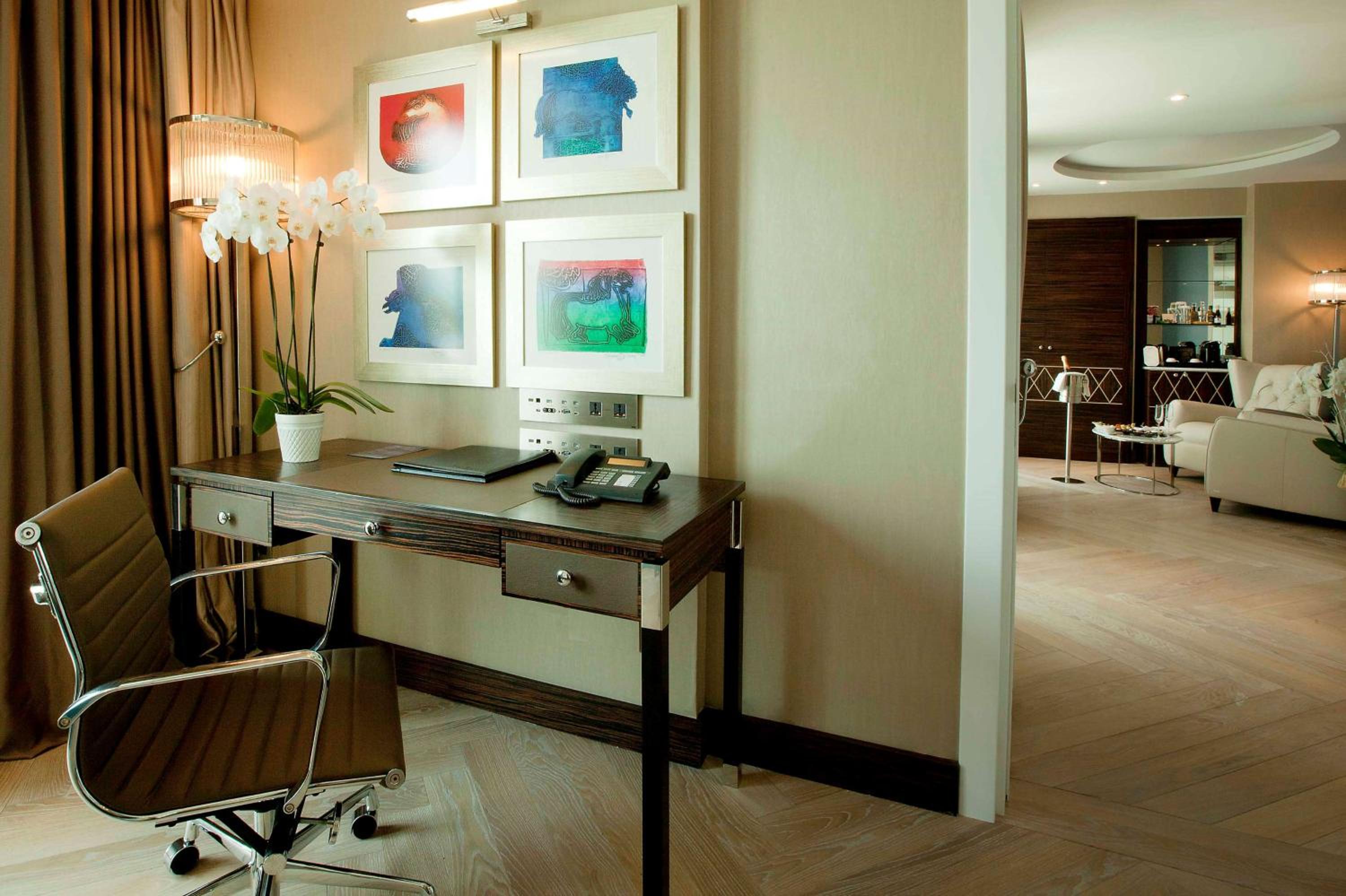 Suite with Golden Horn View and Terrace thumbnail 5