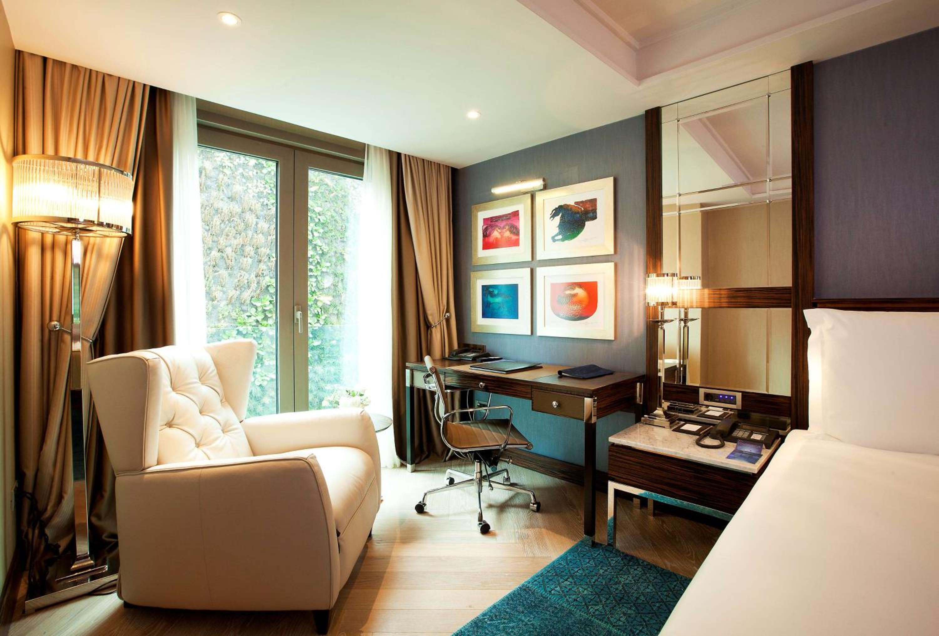 Available room thumbnail 5