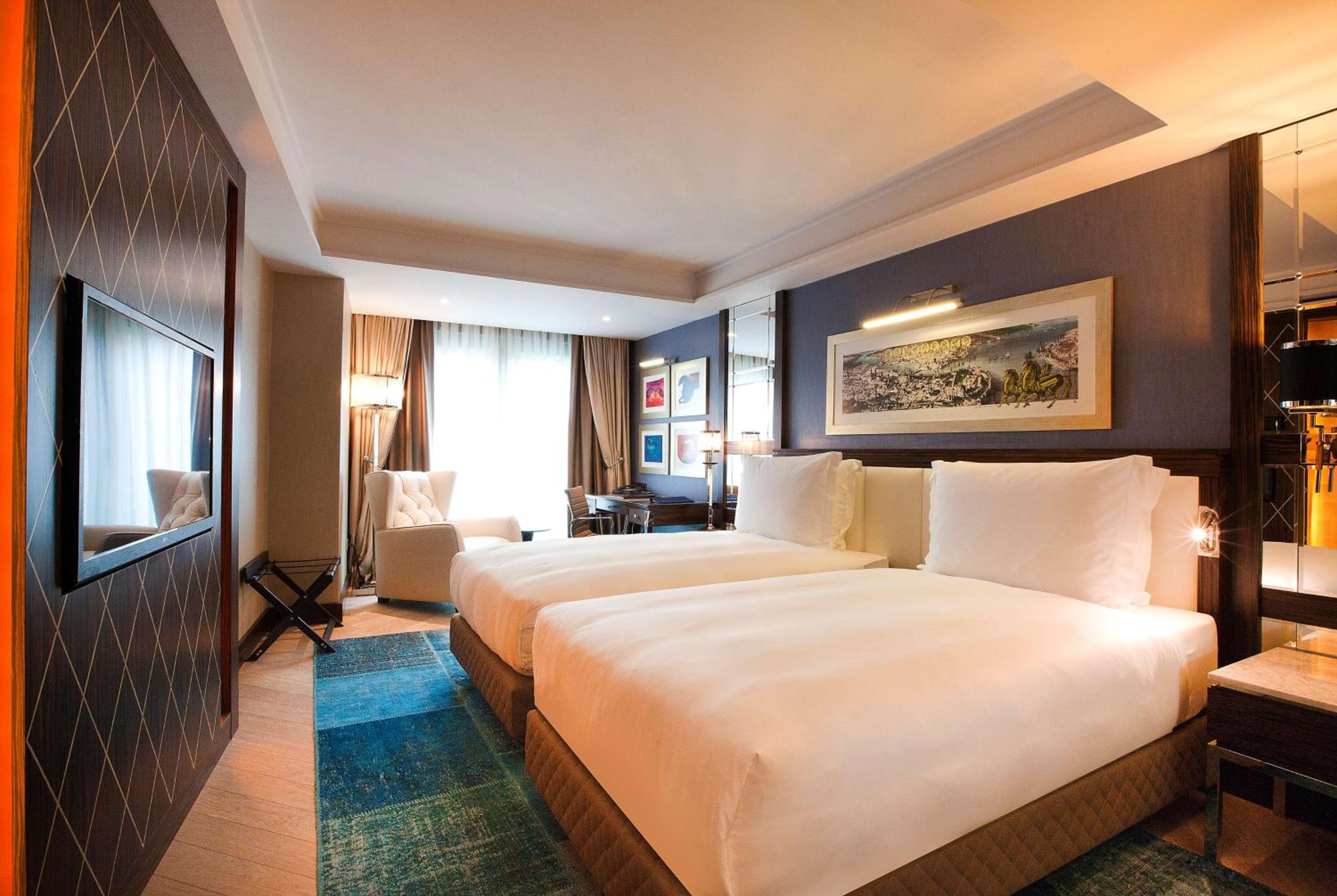 Available room thumbnail 6