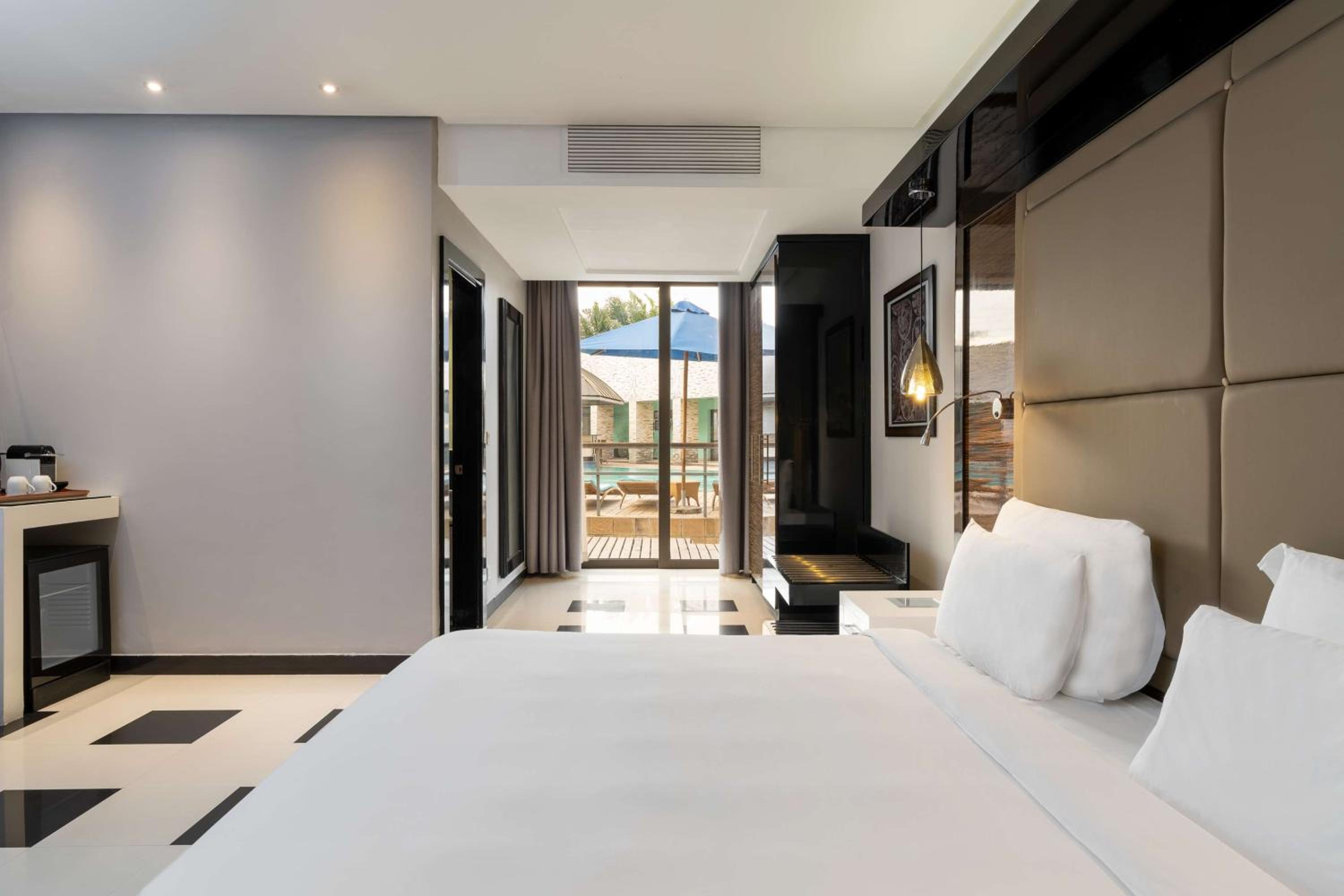 Premium Room with Terrace and Pool View photo 2