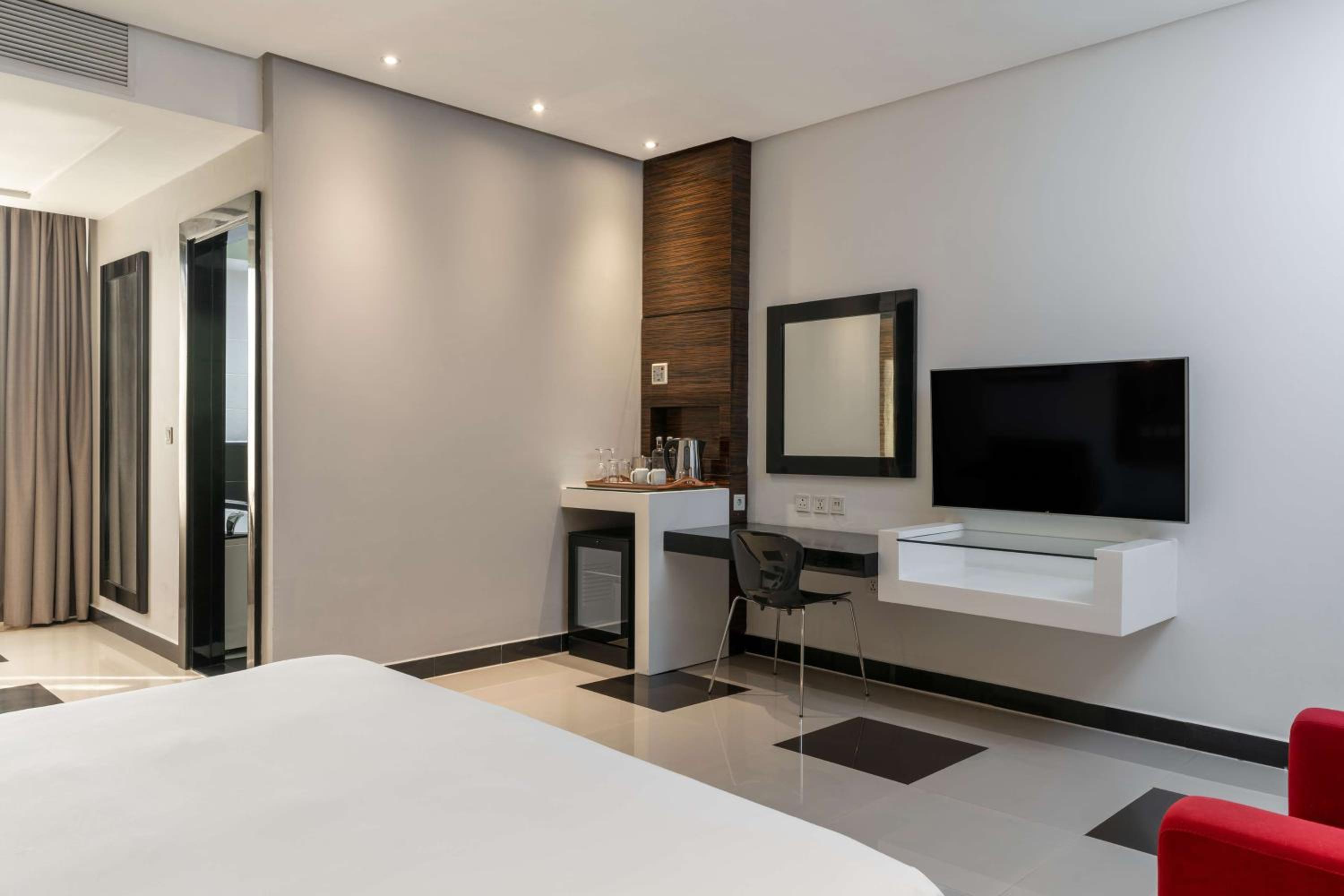 Superior Room with Pool View photo 3