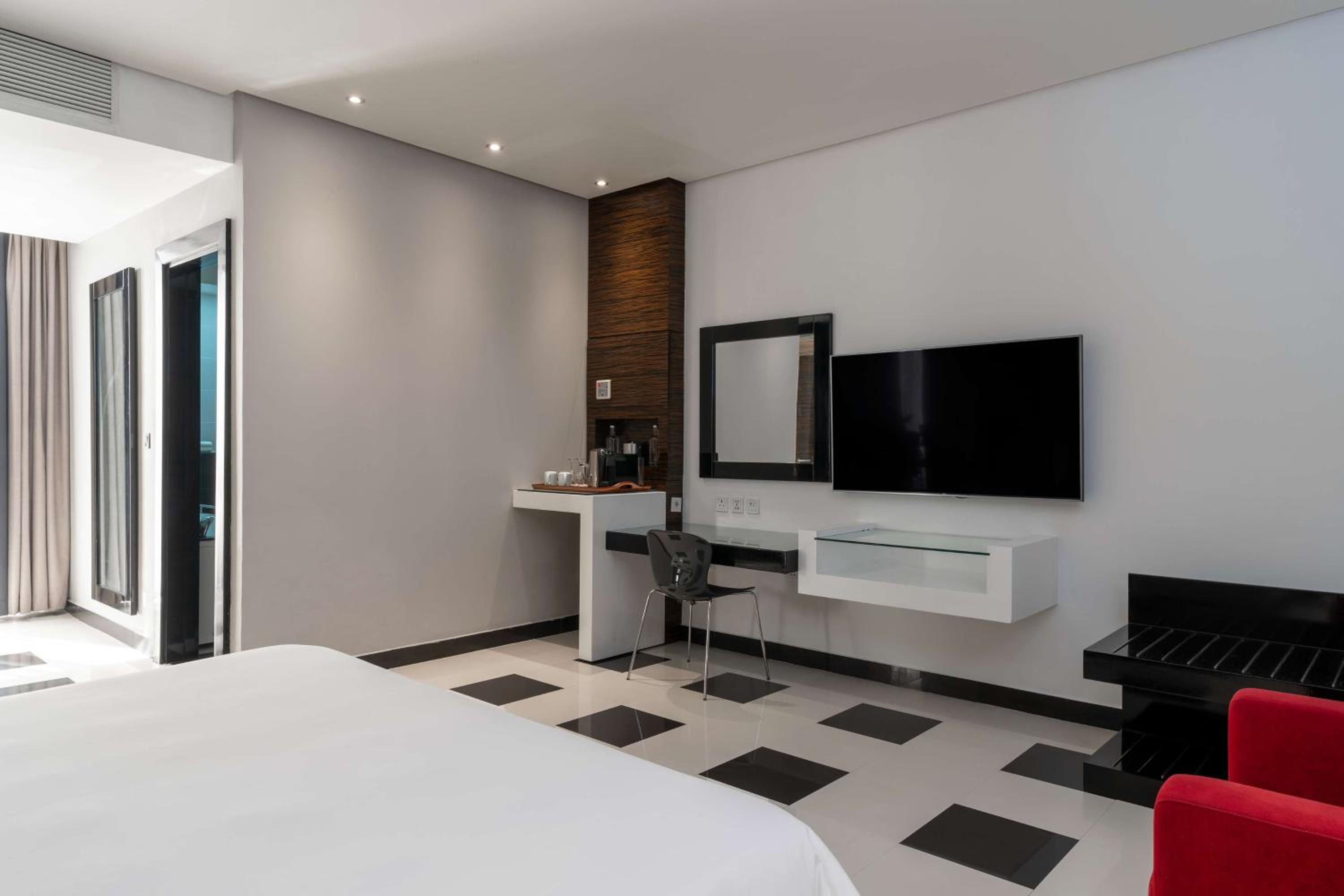 Suite with Pool View photo 2
