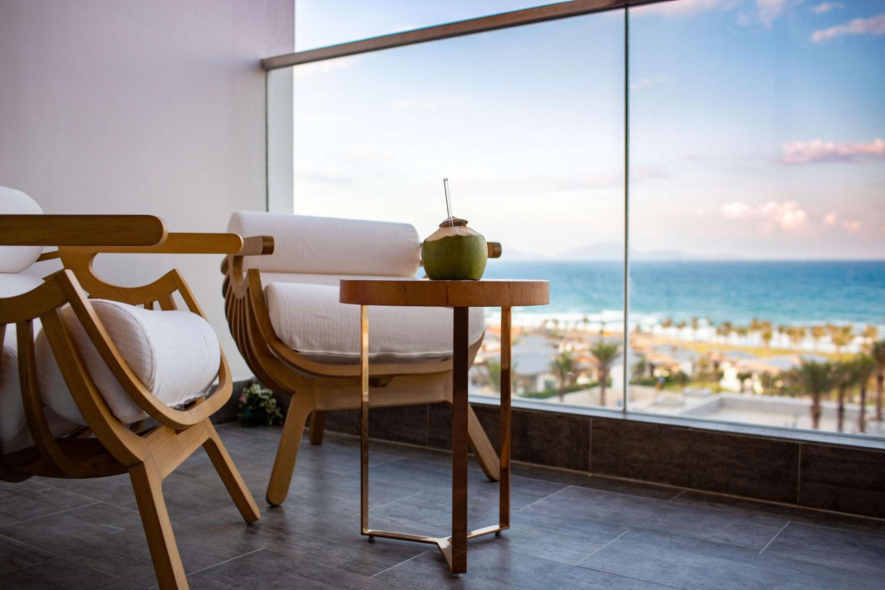 Deluxe Room with Ocean View - Photo 2