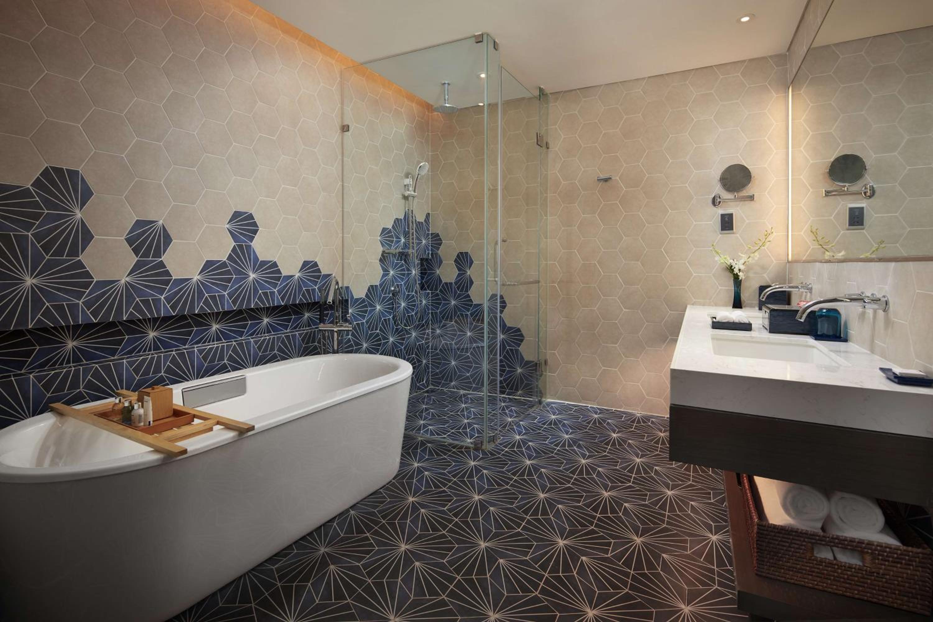 Deluxe Room with Ocean View - Photo 3