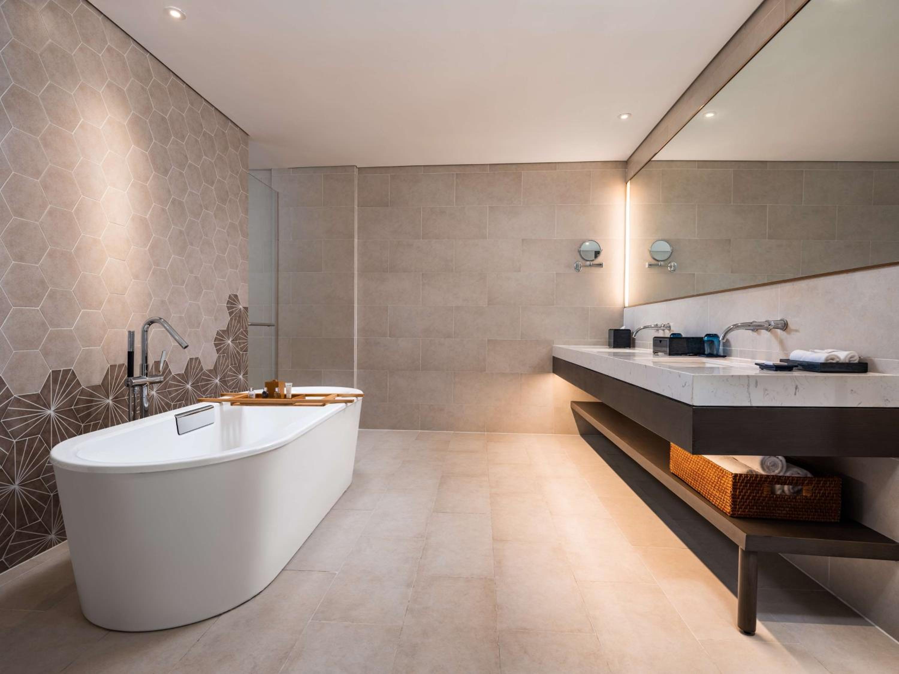 Executive Suite with Ocean View - Free Access to Executive Lounge - Photo 6