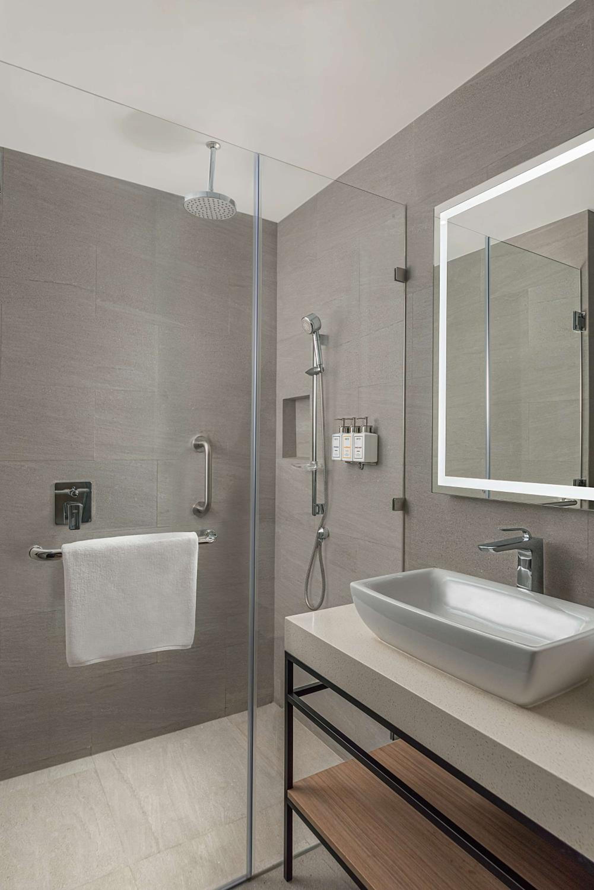 Deluxe Double or Twin Room - Photo 5
