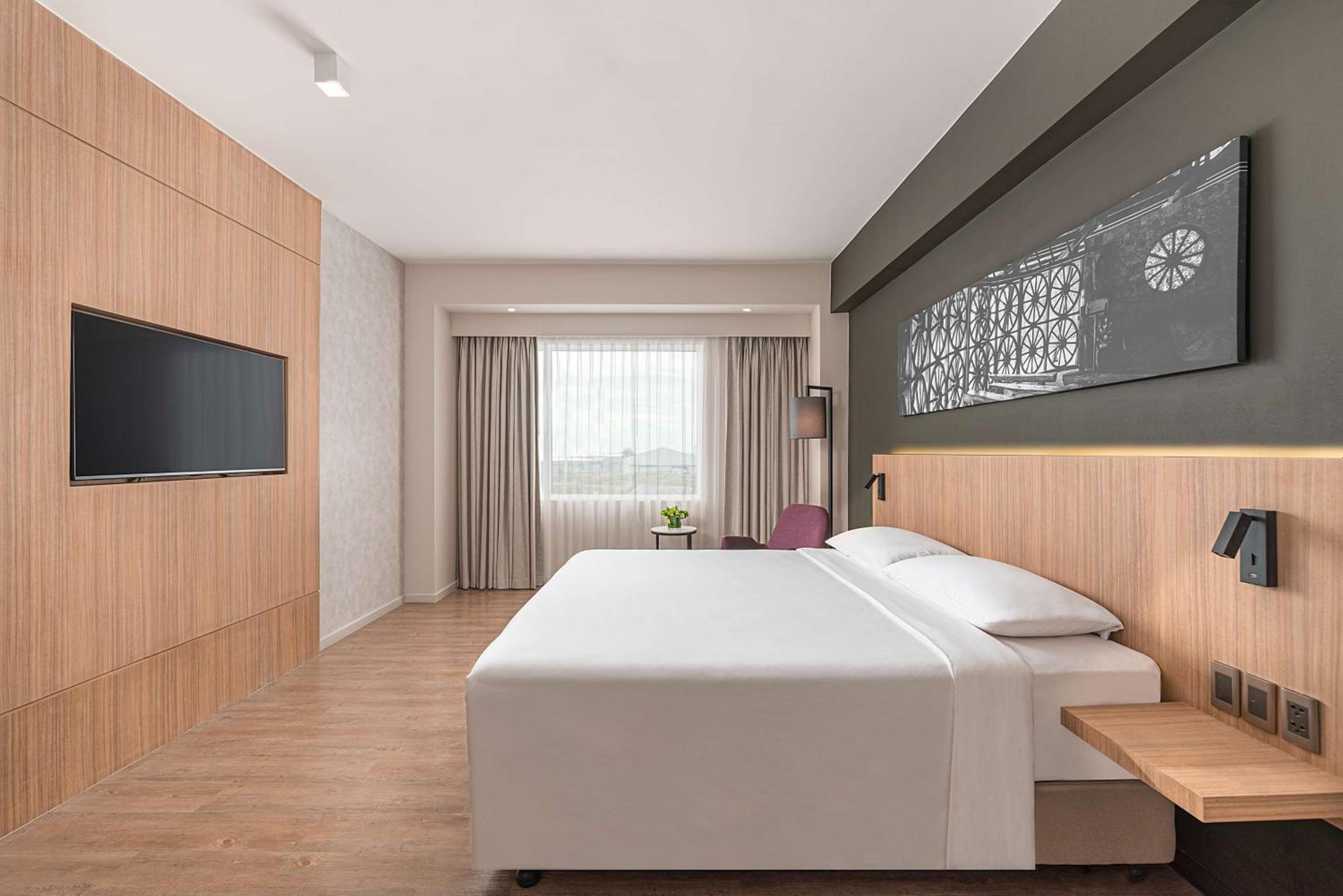One-Bedroom Suite - Photo 1