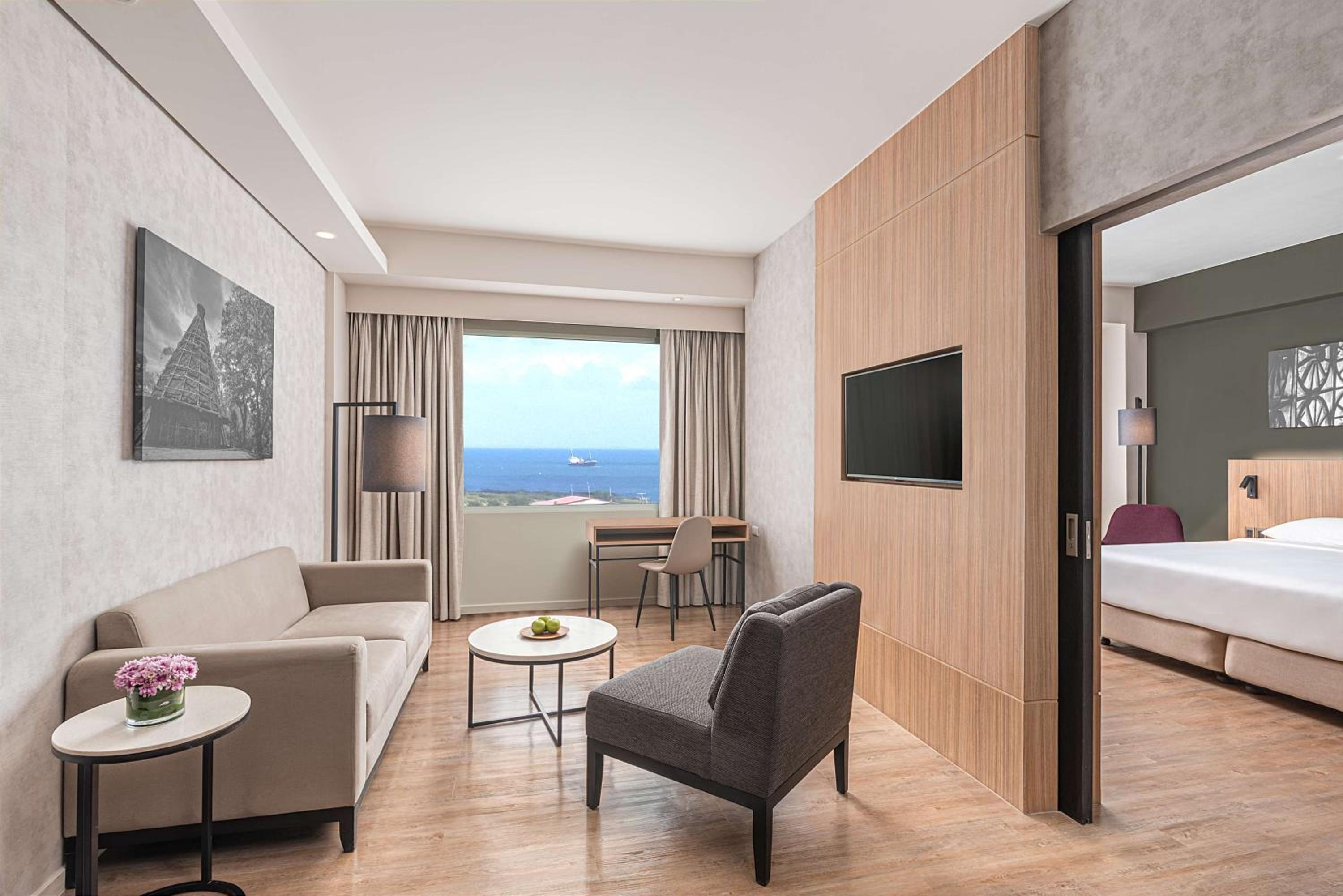 One-Bedroom Suite - Photo 5
