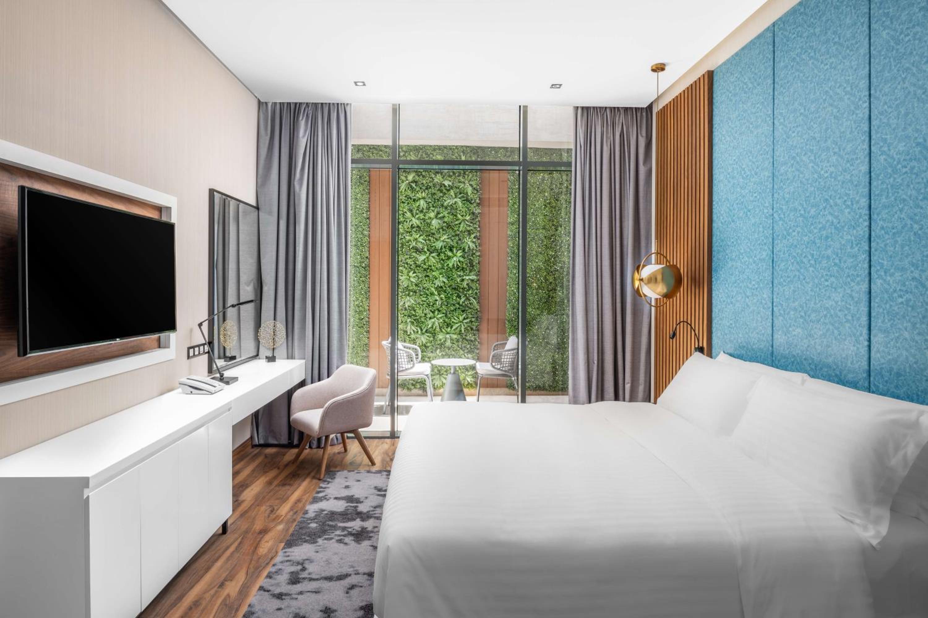 One-Bedroom Suite - Photo 10