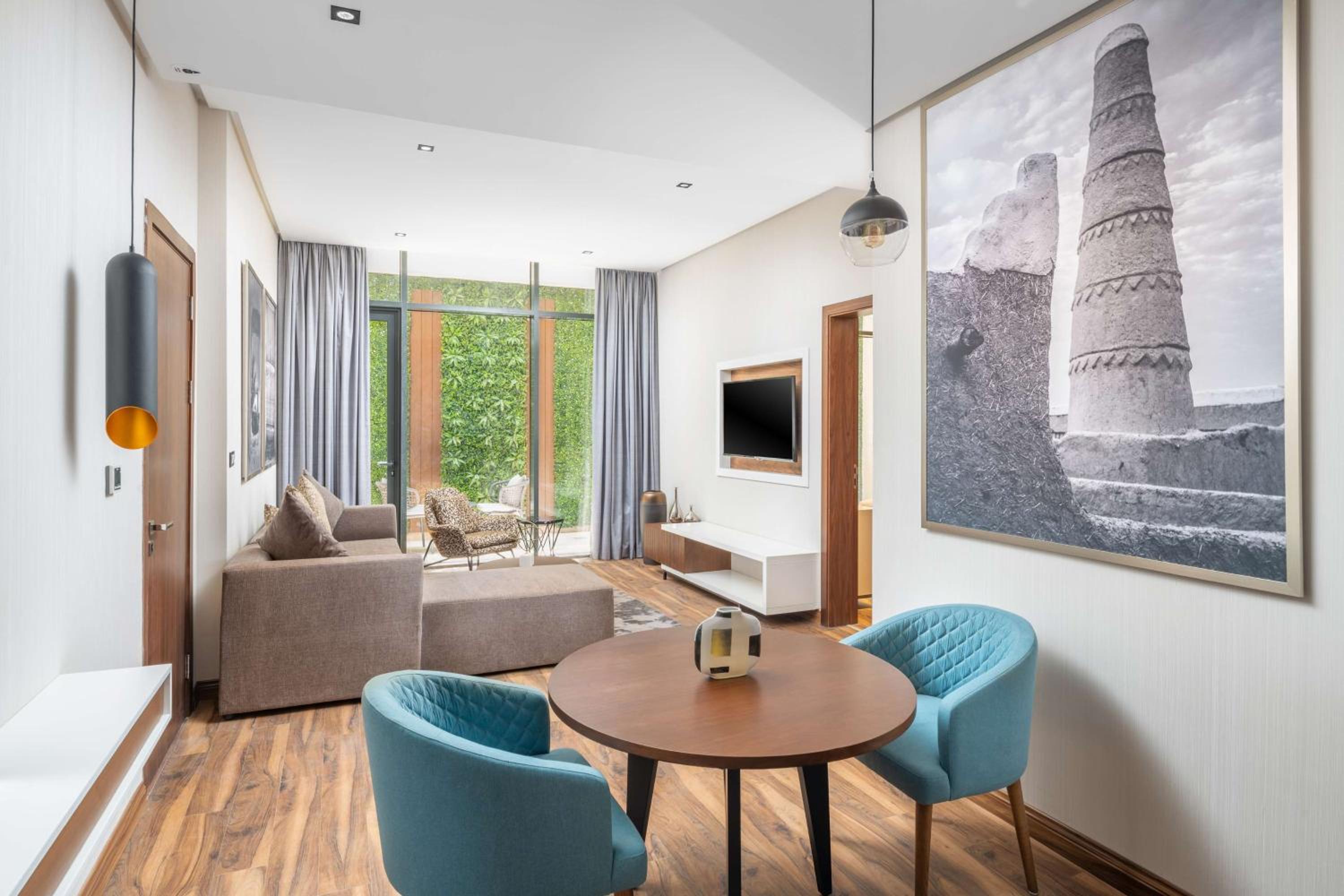 One-Bedroom Suite - Photo 11