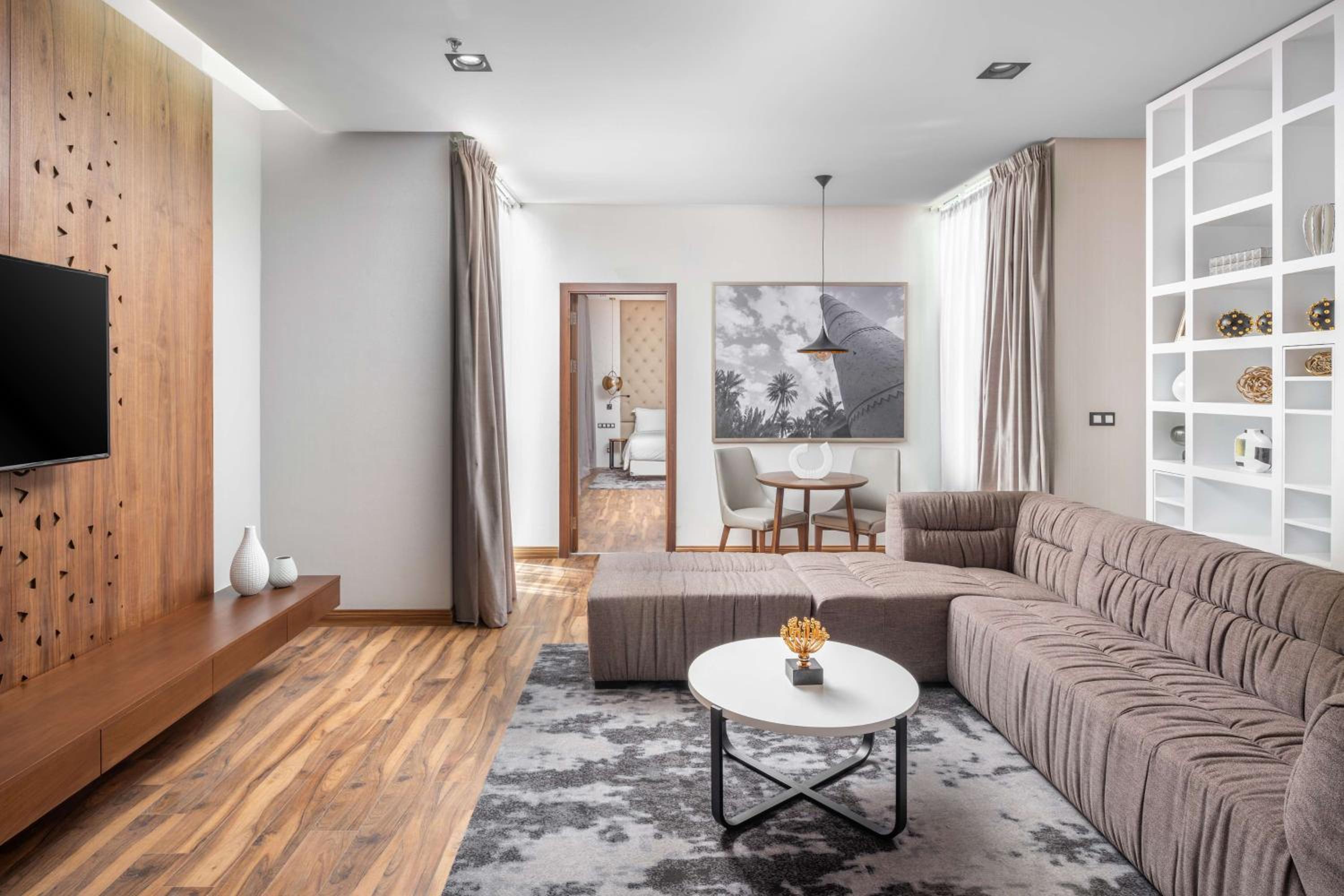 One-Bedroom Bridge Suite - Photo 2