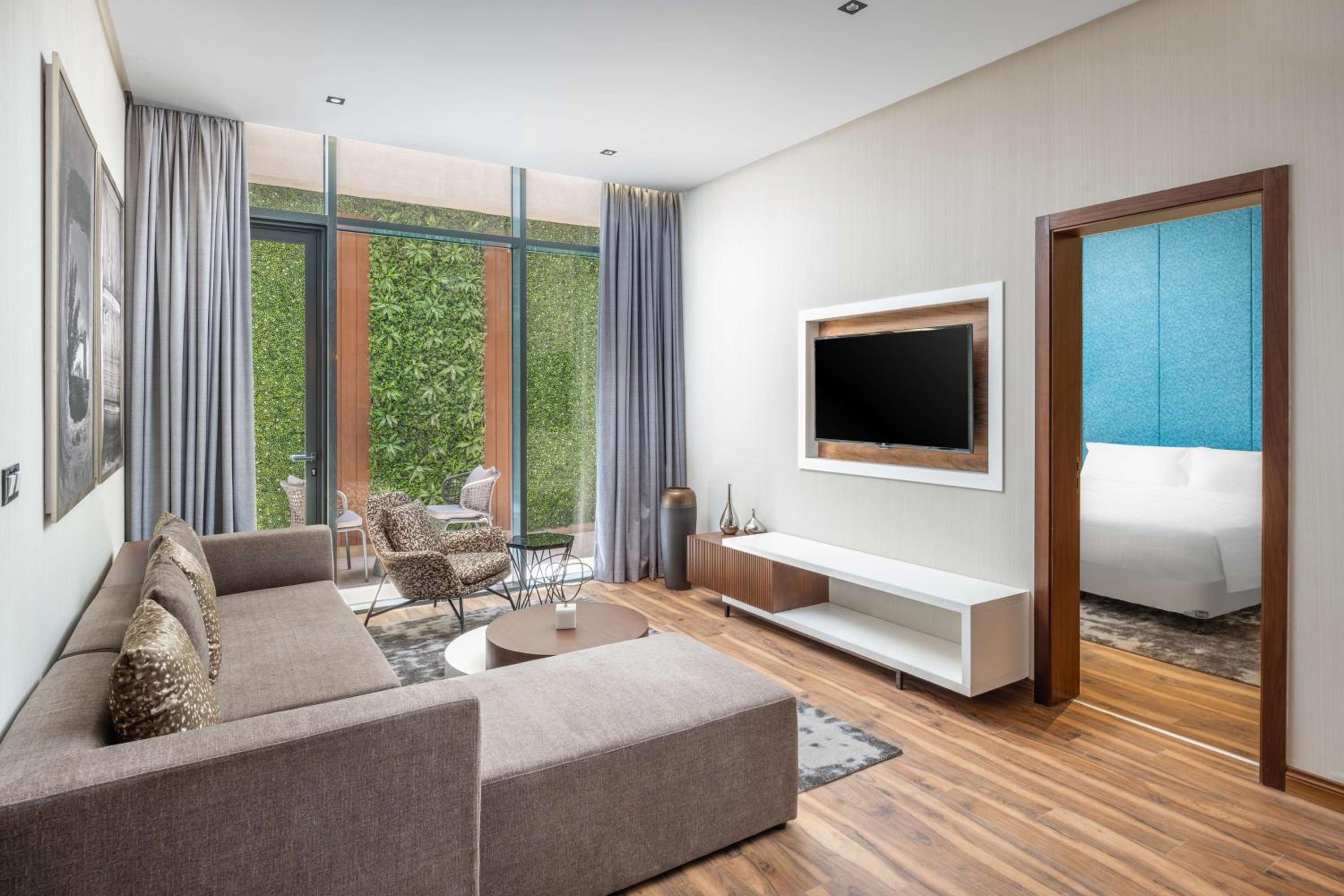 One-Bedroom Suite - Photo 2