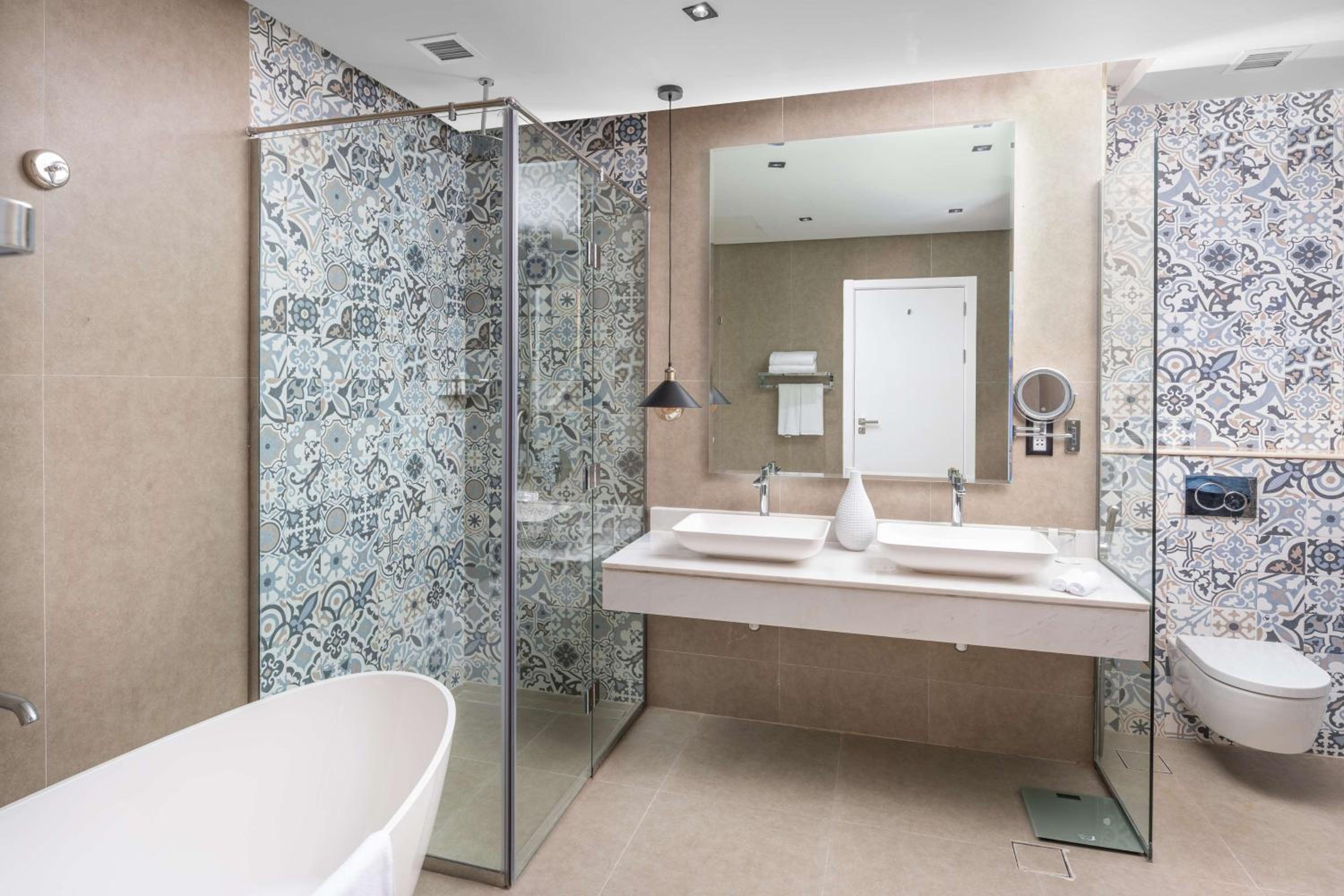 One-Bedroom Bridge Suite - Photo 4