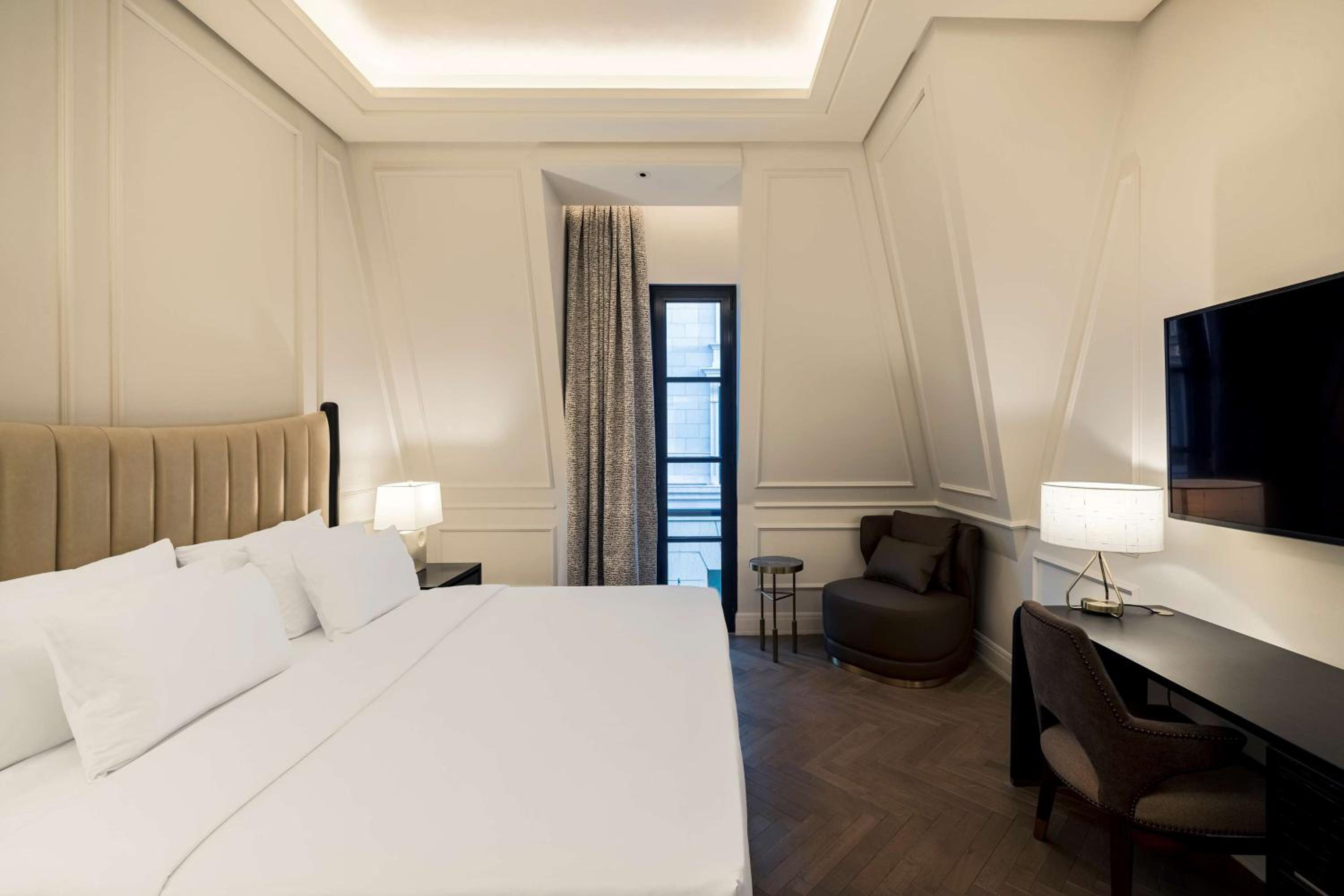 Two-Bedroom Penthouse Suite - Photo 2