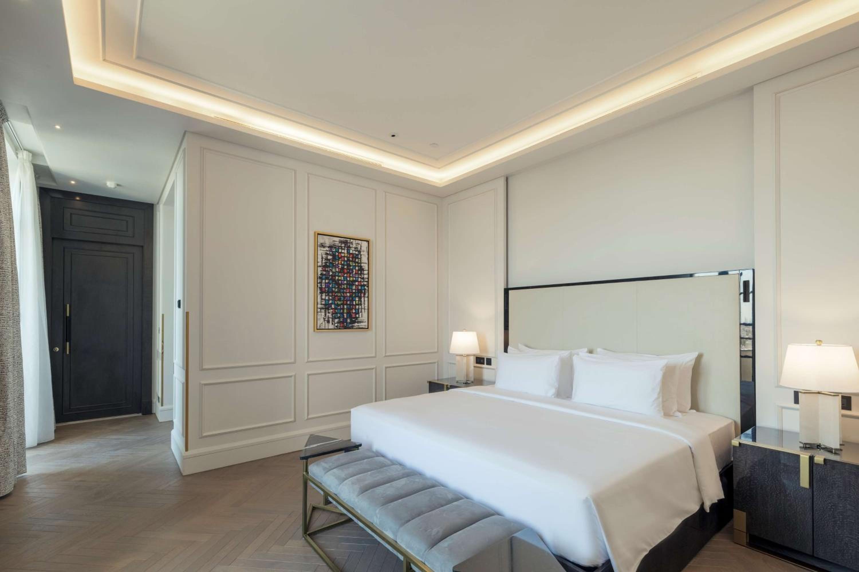Junior Suite with Lounge Access - Photo 7