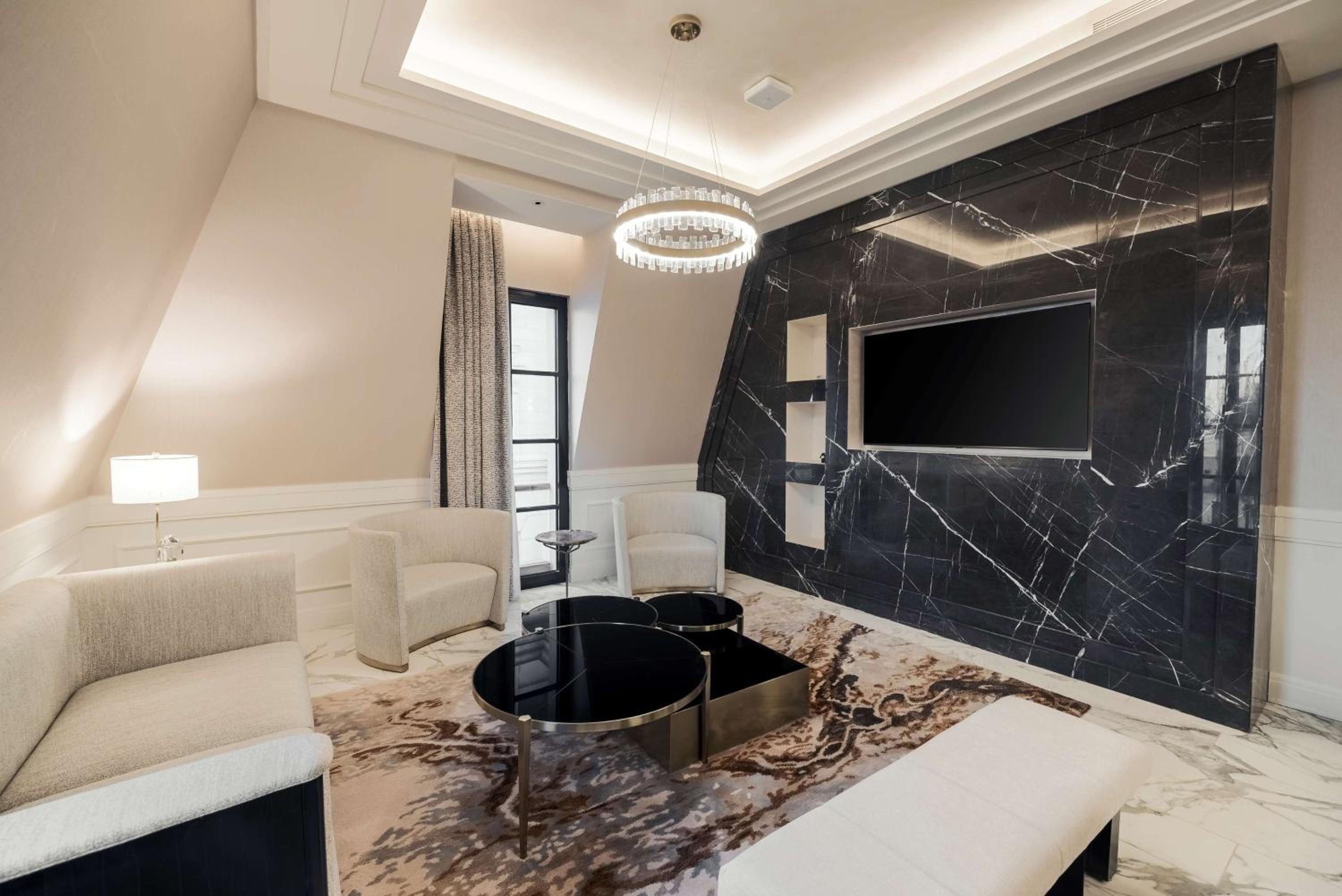 Two-Bedroom Penthouse Suite - Photo 4