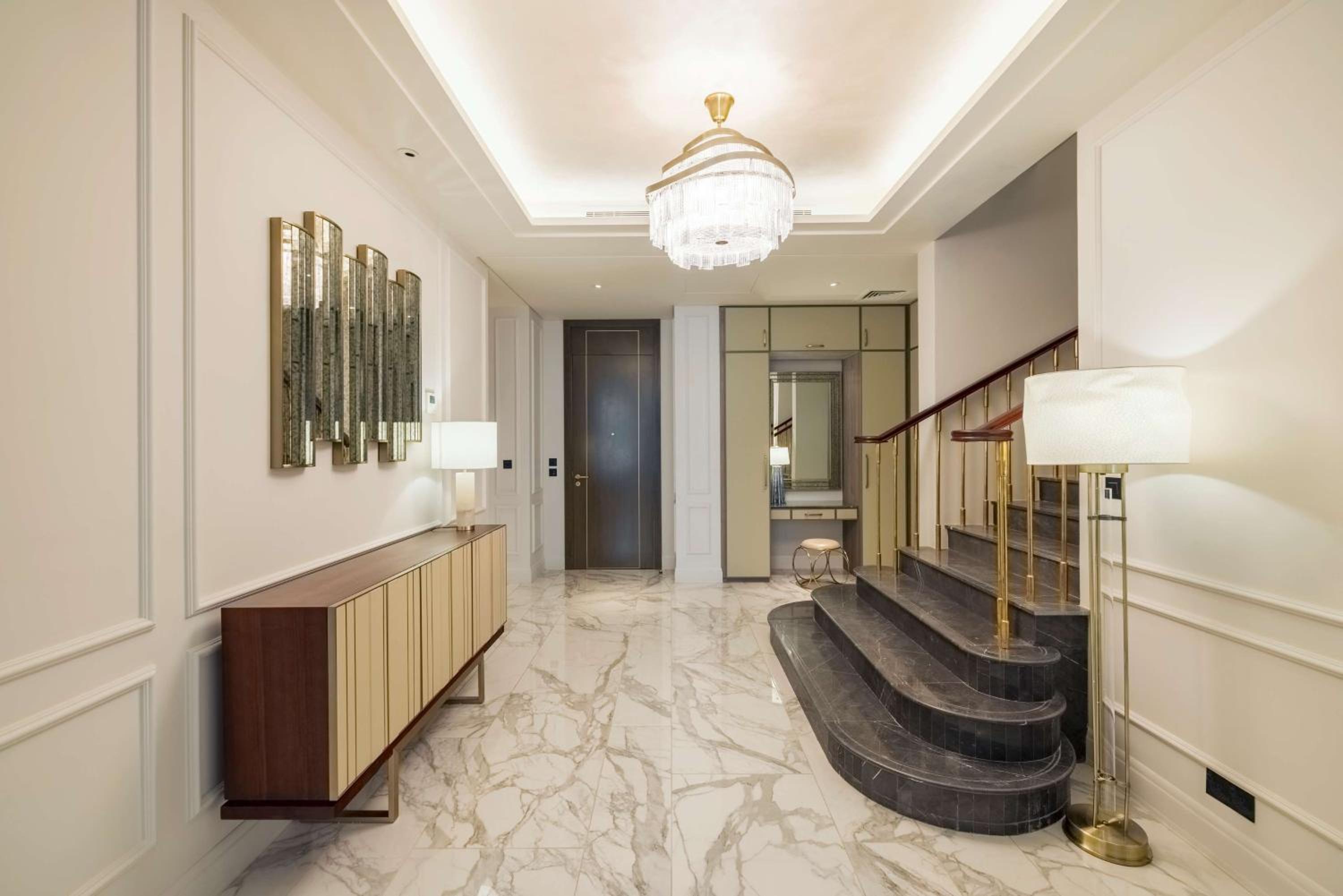 Three-Bedroom Duplex Suite - Photo 4