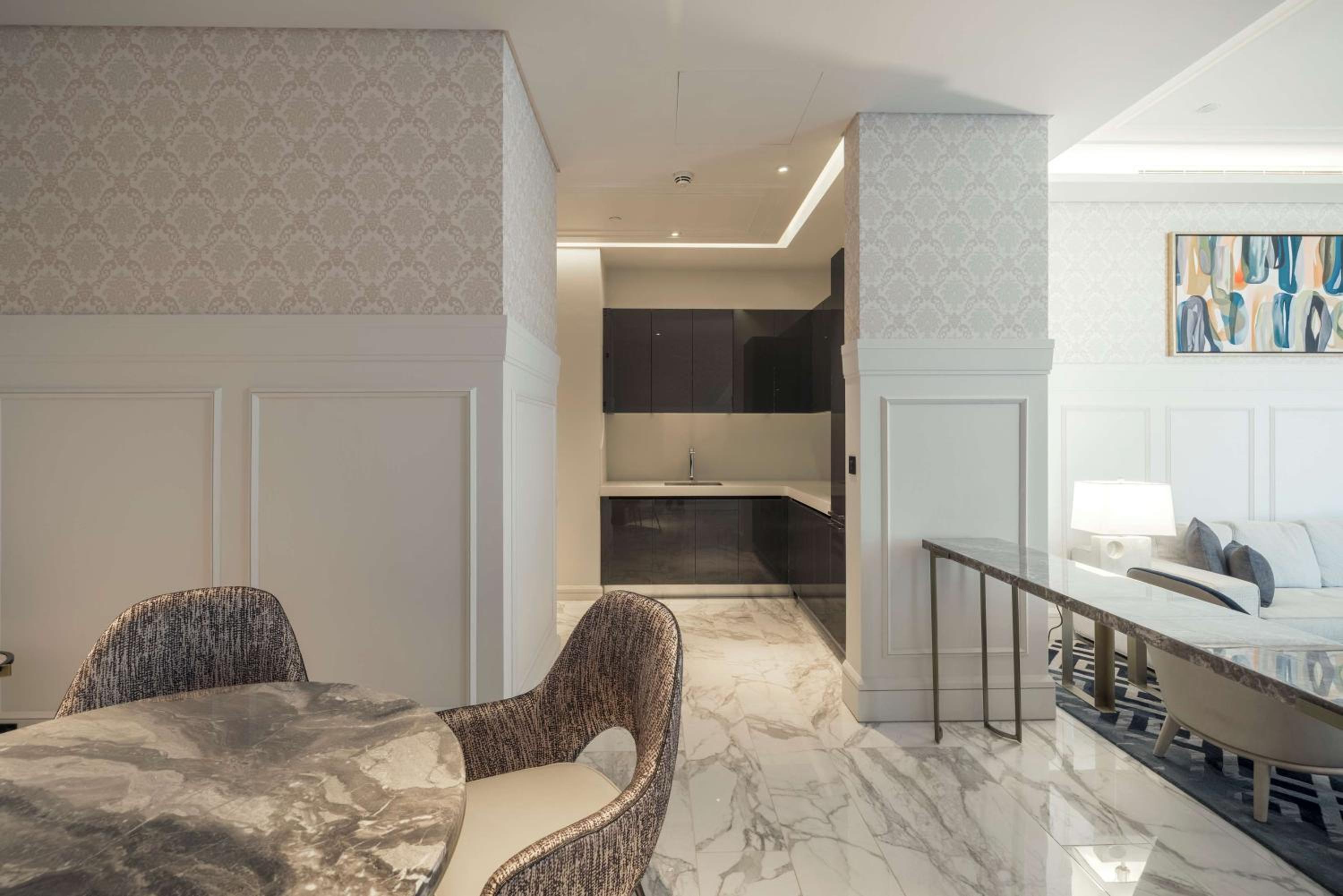 Junior Suite with Lounge Access - Photo 3