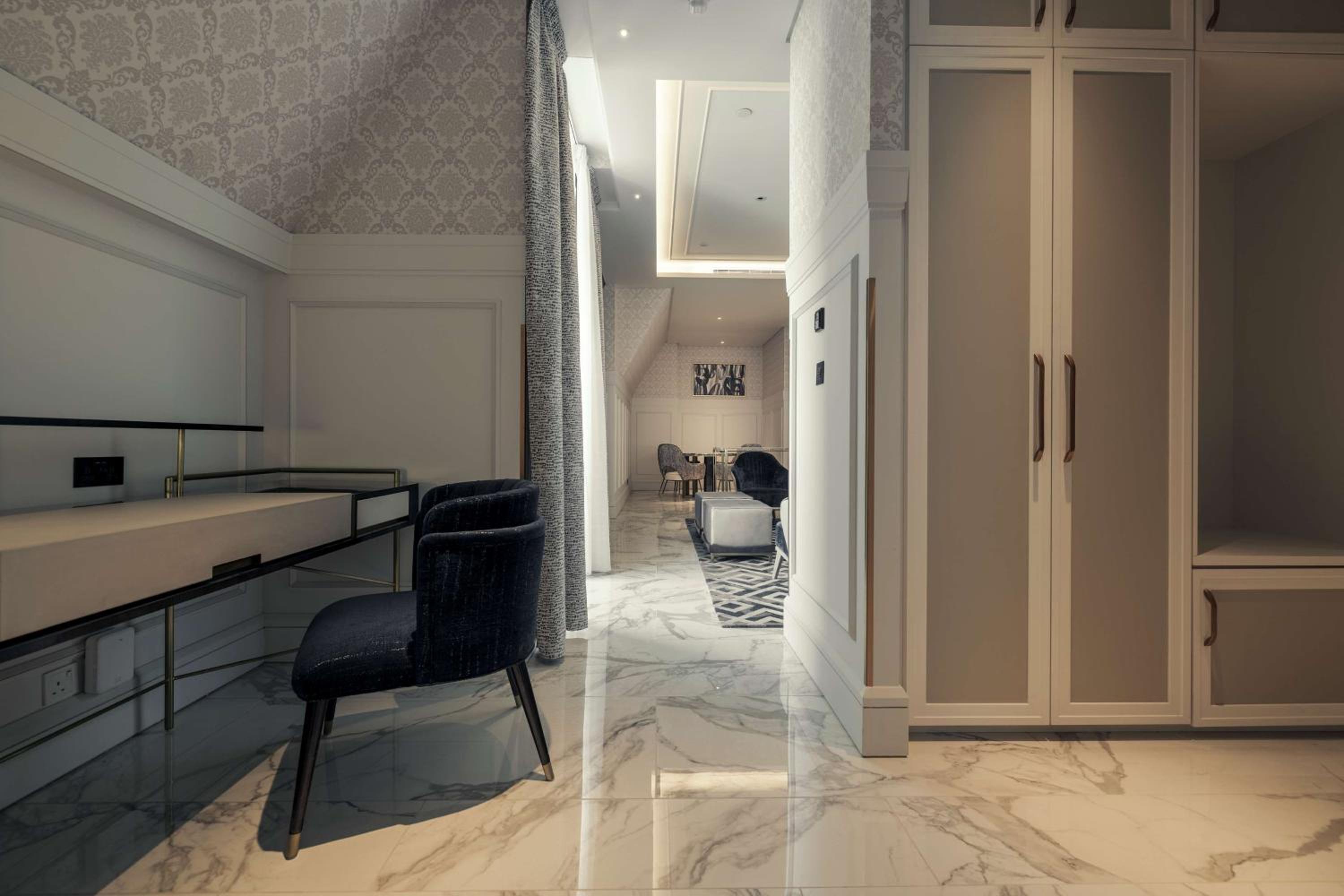 Junior Suite with Lounge Access - Photo 5