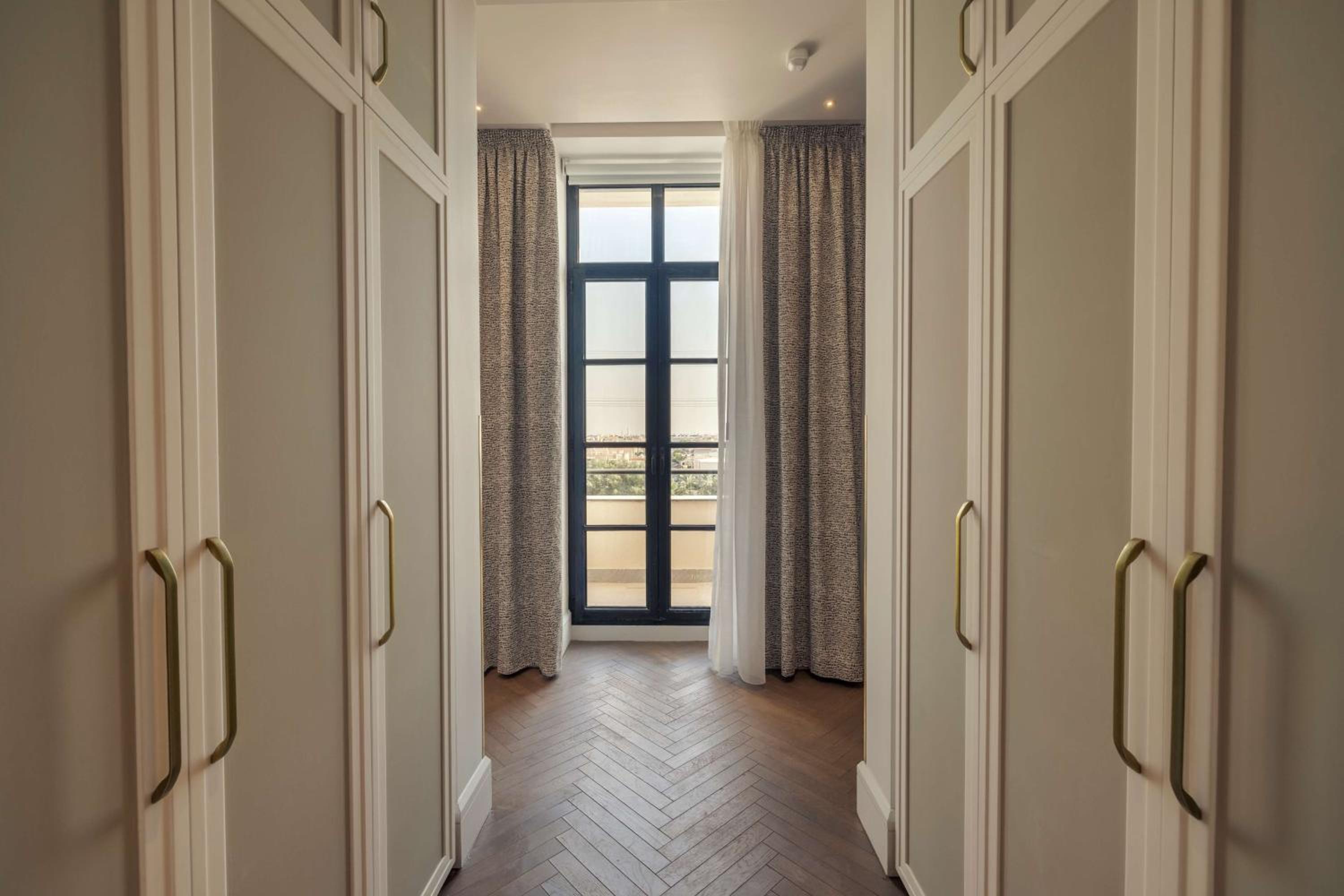 Junior Suite with Lounge Access - Photo 6